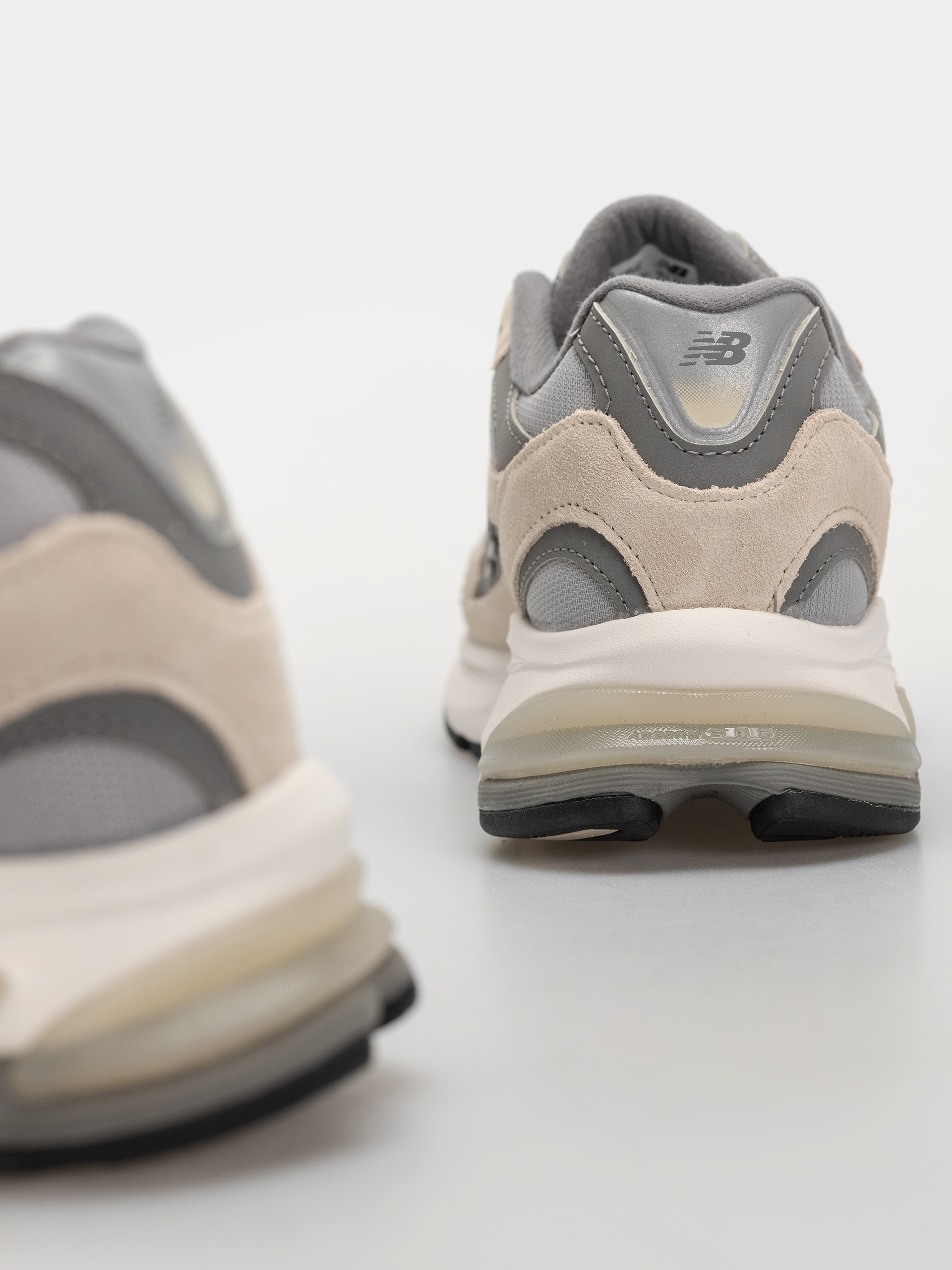 Buty New Balance 2010 (timberwolf/harbor grey)