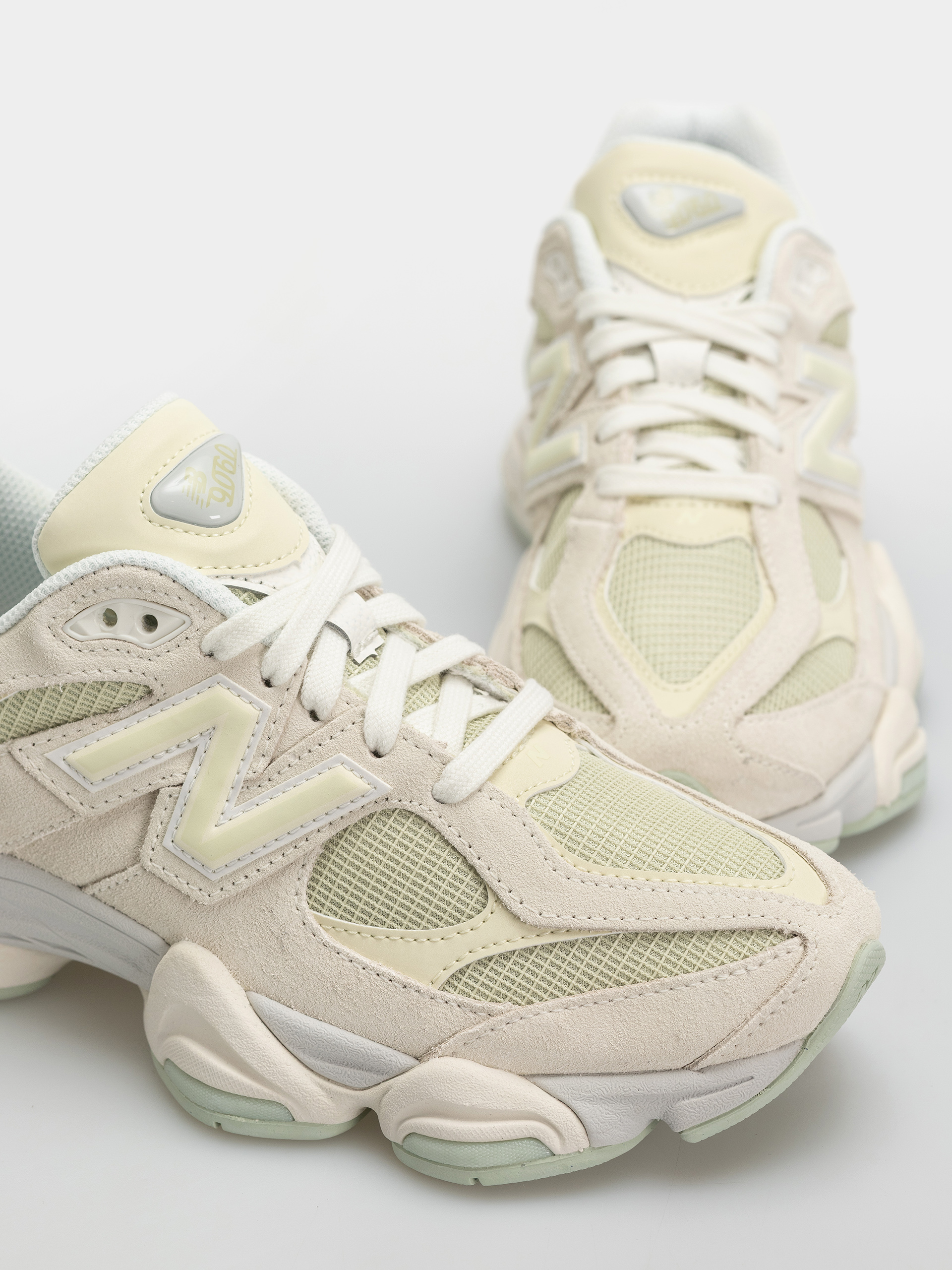 Buty New Balance 9060 (pistachio butter/angora)