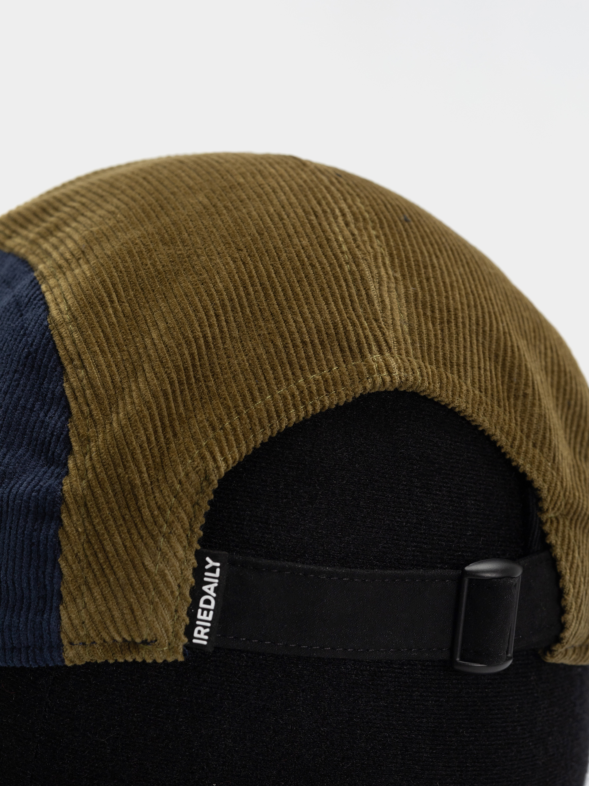 Czapka z daszkiem Iriedaily Corvin 5 Panel (olive navy)