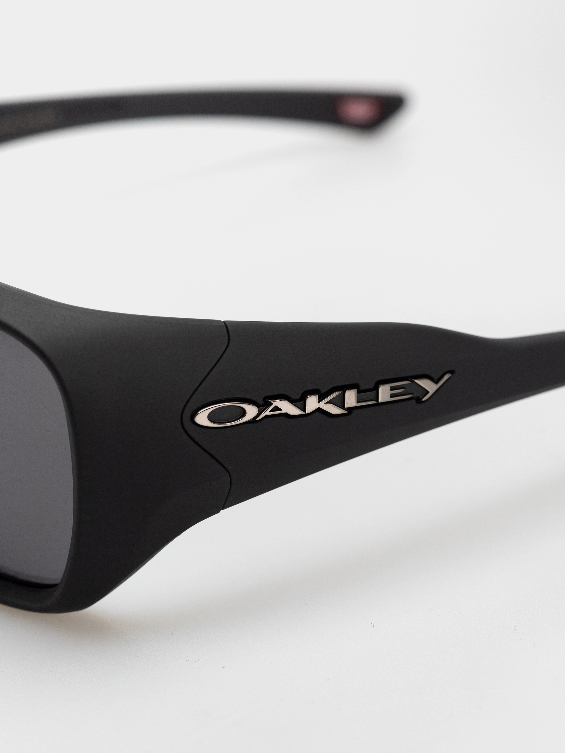 Okulary przeciwsłoneczne Oakley Chaminade (black suede/prizm grey)