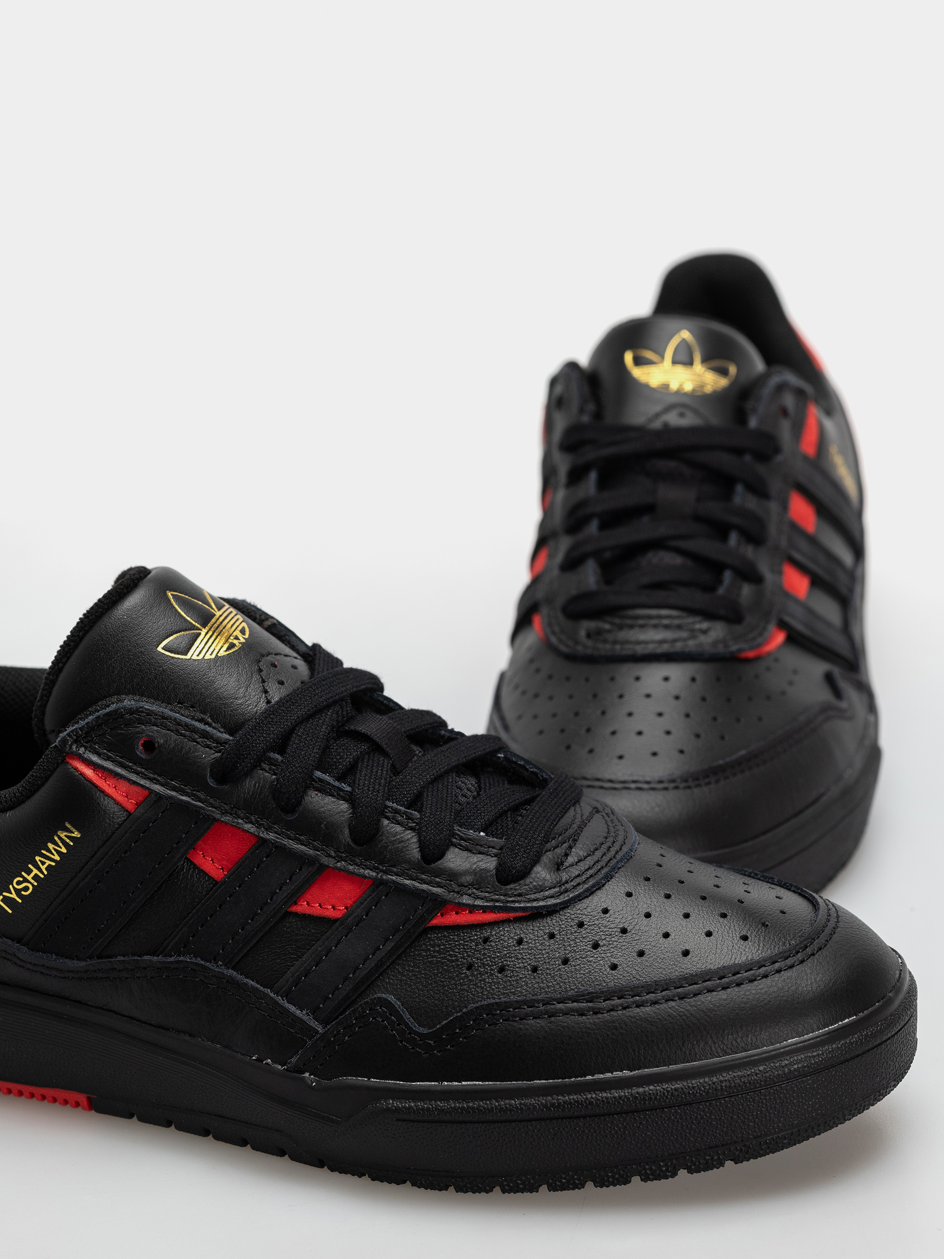 Buty adidas Tyshawn II (cblack/cblack/betsca)