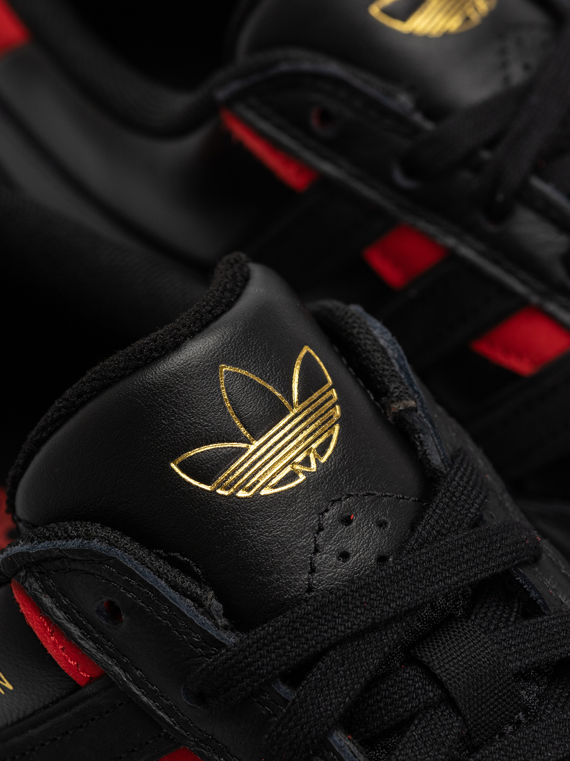 Buty adidas Tyshawn II (cblack/cblack/betsca)
