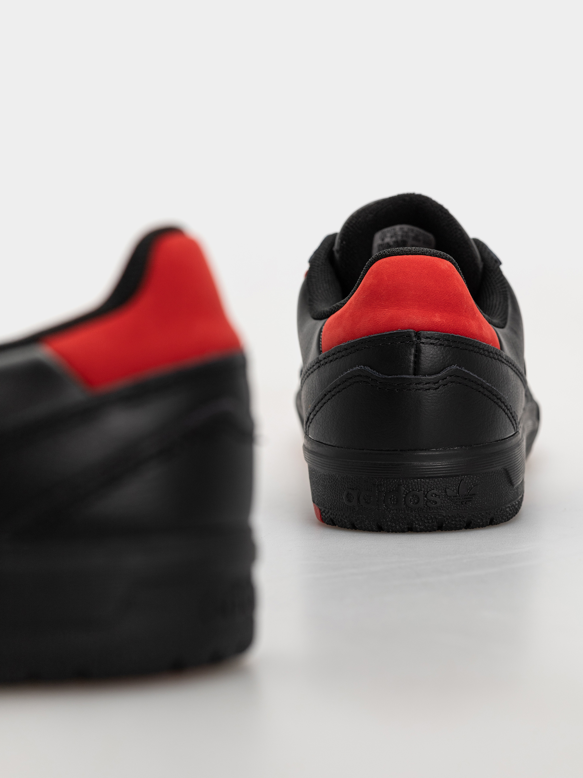 Buty adidas Tyshawn II (cblack/cblack/betsca)