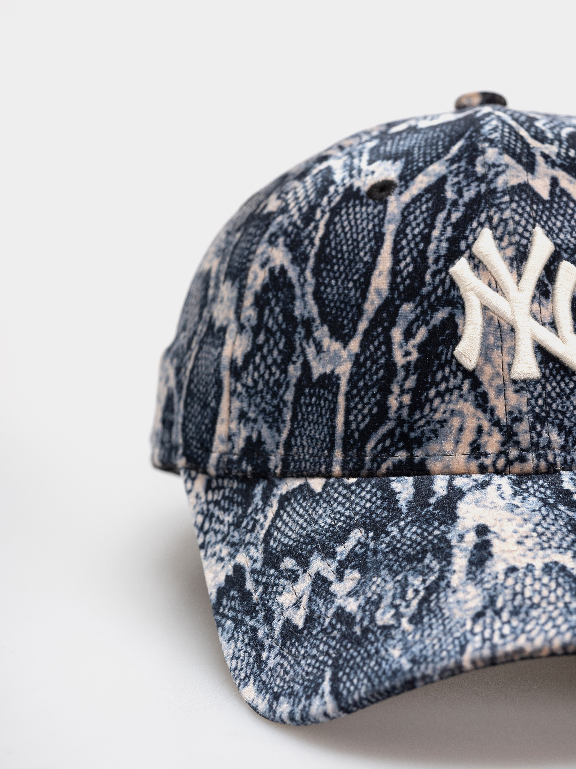 Czapka z daszkiem New Era Snake Print 9Forty New York Yankees Wmn (snake)