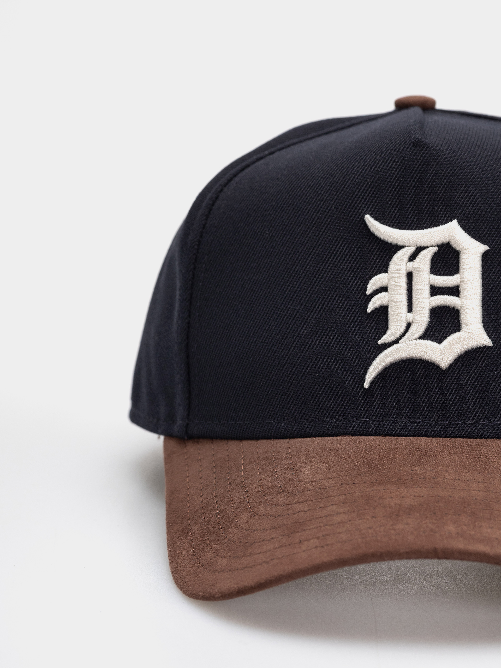 Czapka z daszkiem New Era Suede Visor Eframe Tigers (brlack/brown)