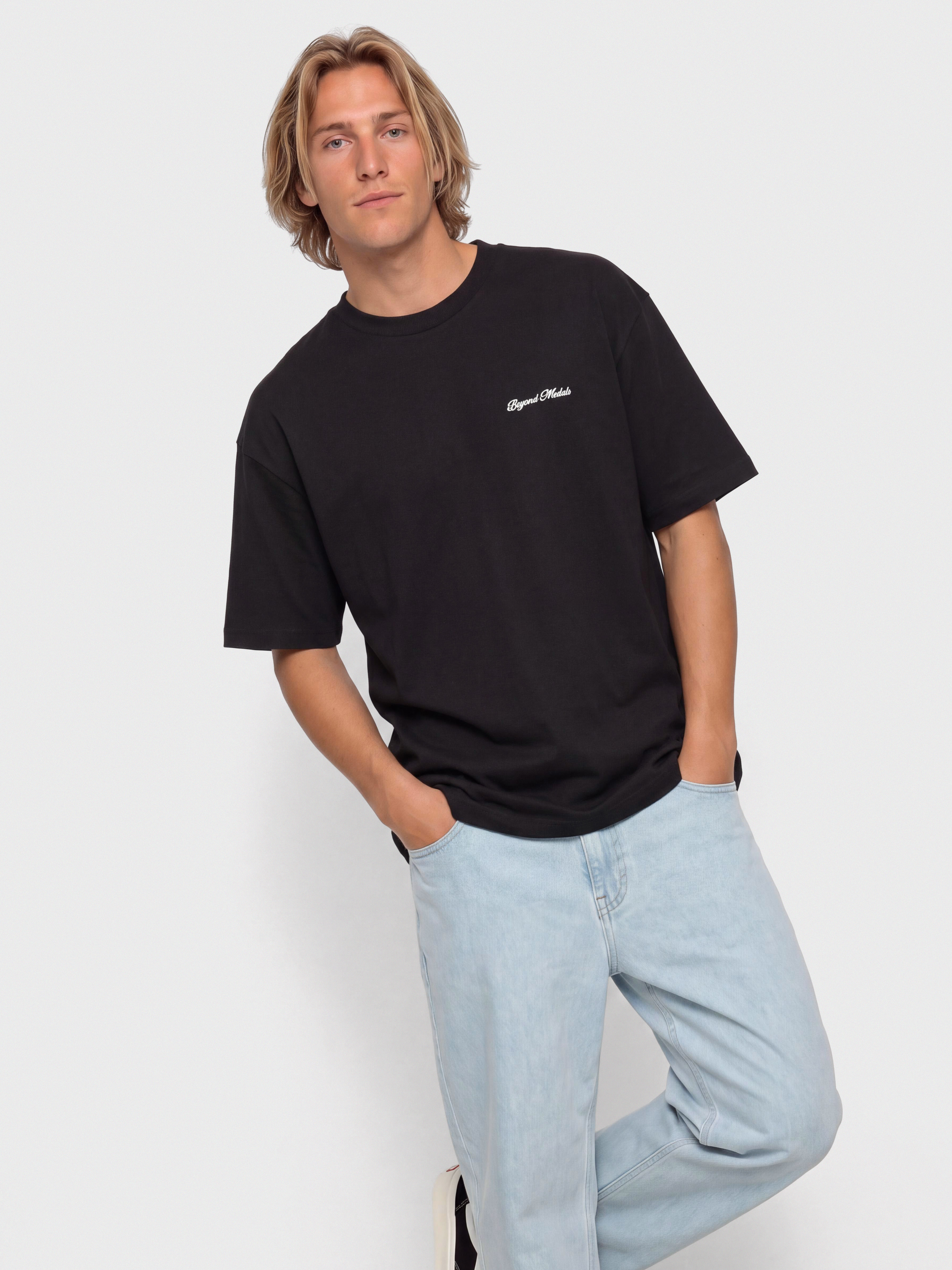 T-shirt Beyond Medals Script