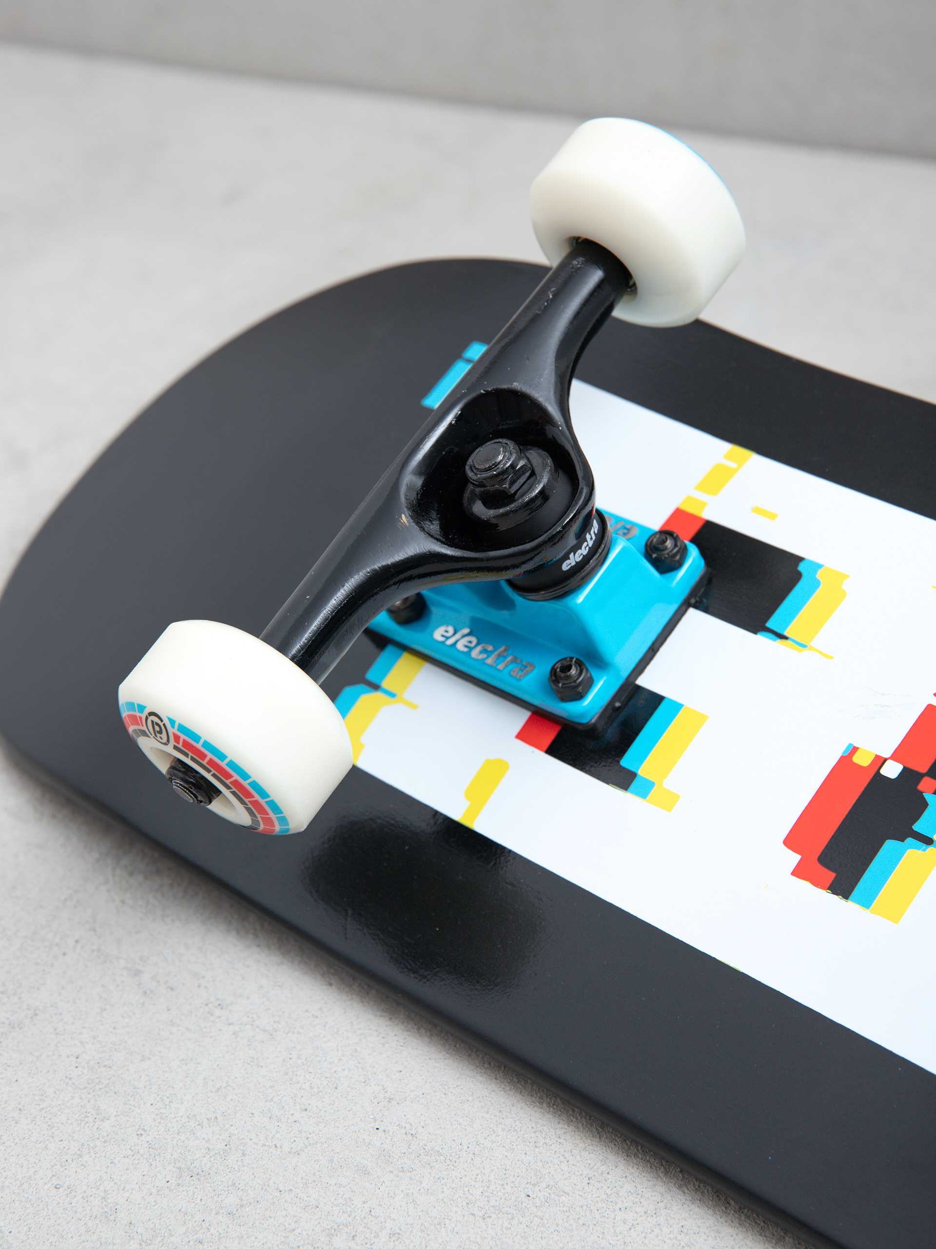 Deskorolka Cartel Skateboards Glitch (black)