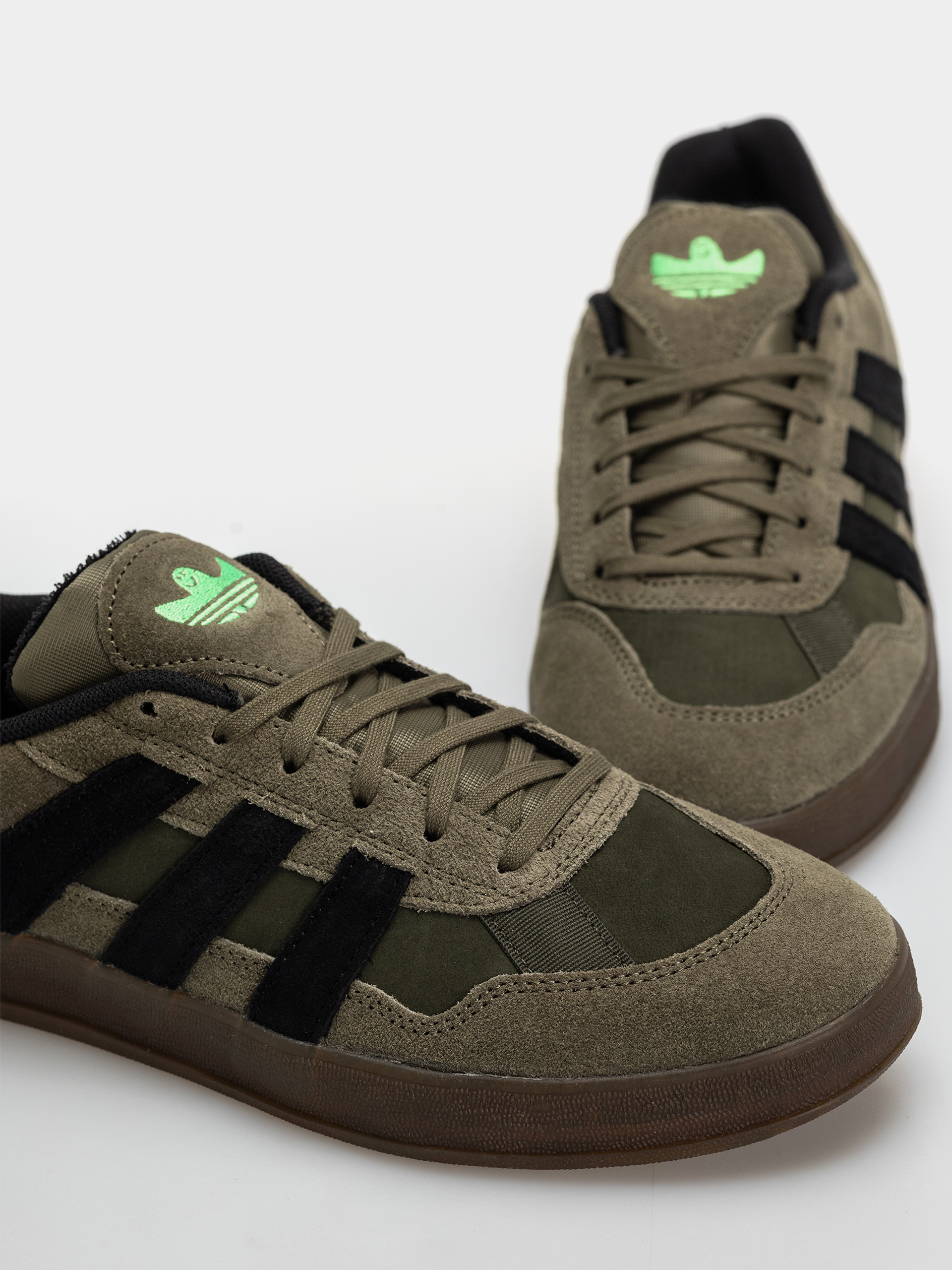 Buty adidas Aloha Super (olistr/cblack/gum5)