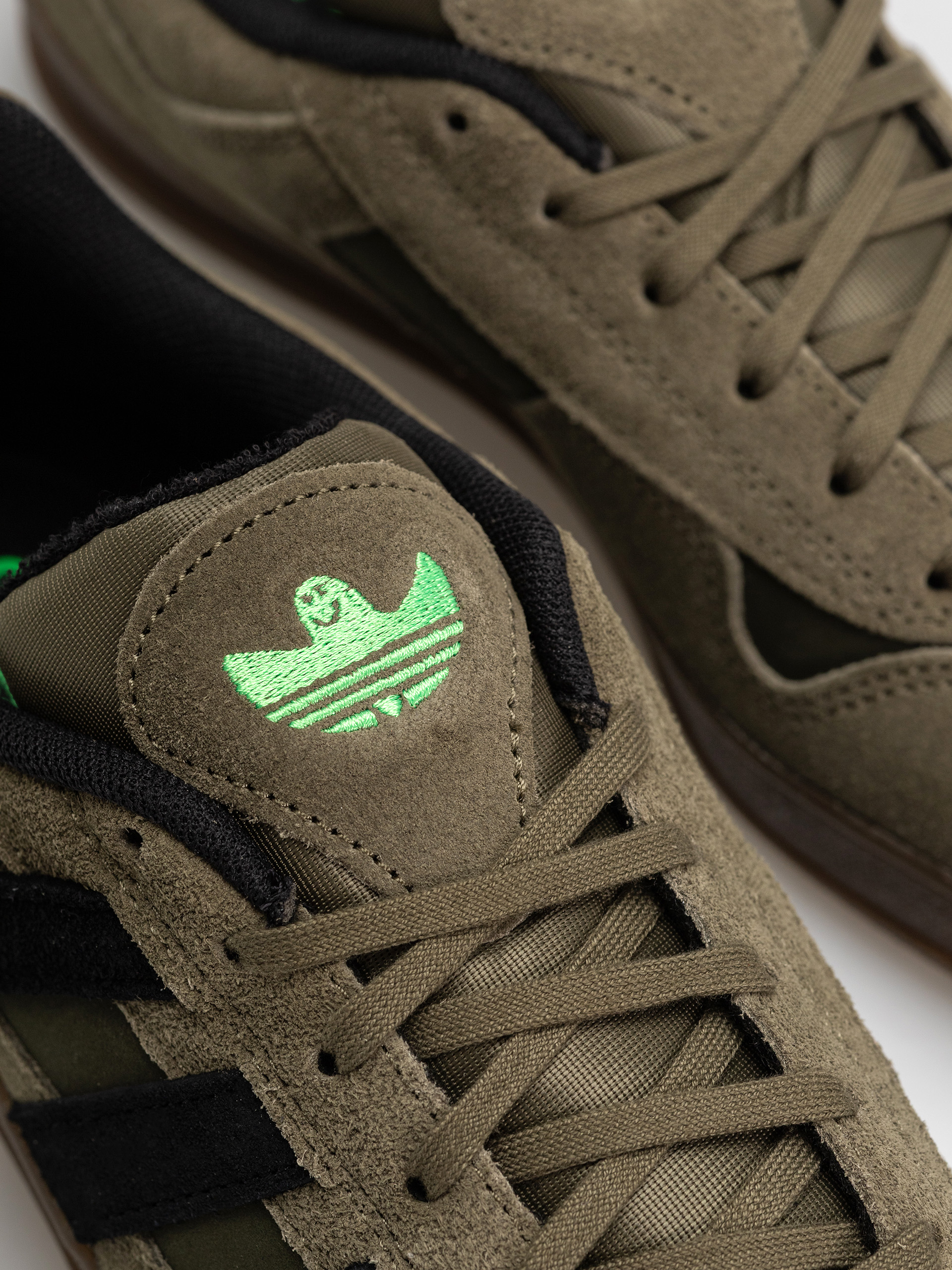 Buty adidas Aloha Super (olistr/cblack/gum5)