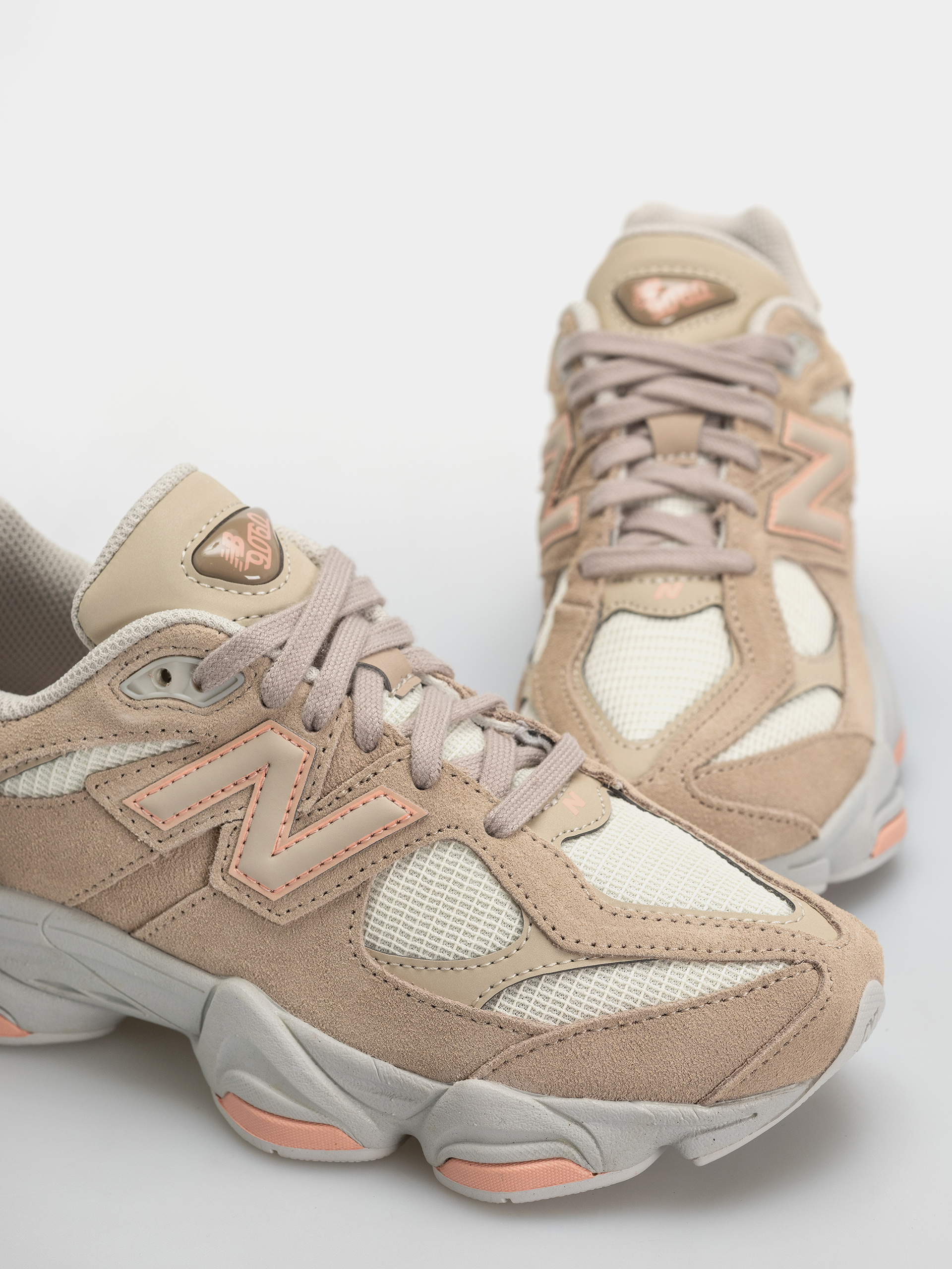 Buty New Balance 9060 JR (mindful grey/pink lemonade)
