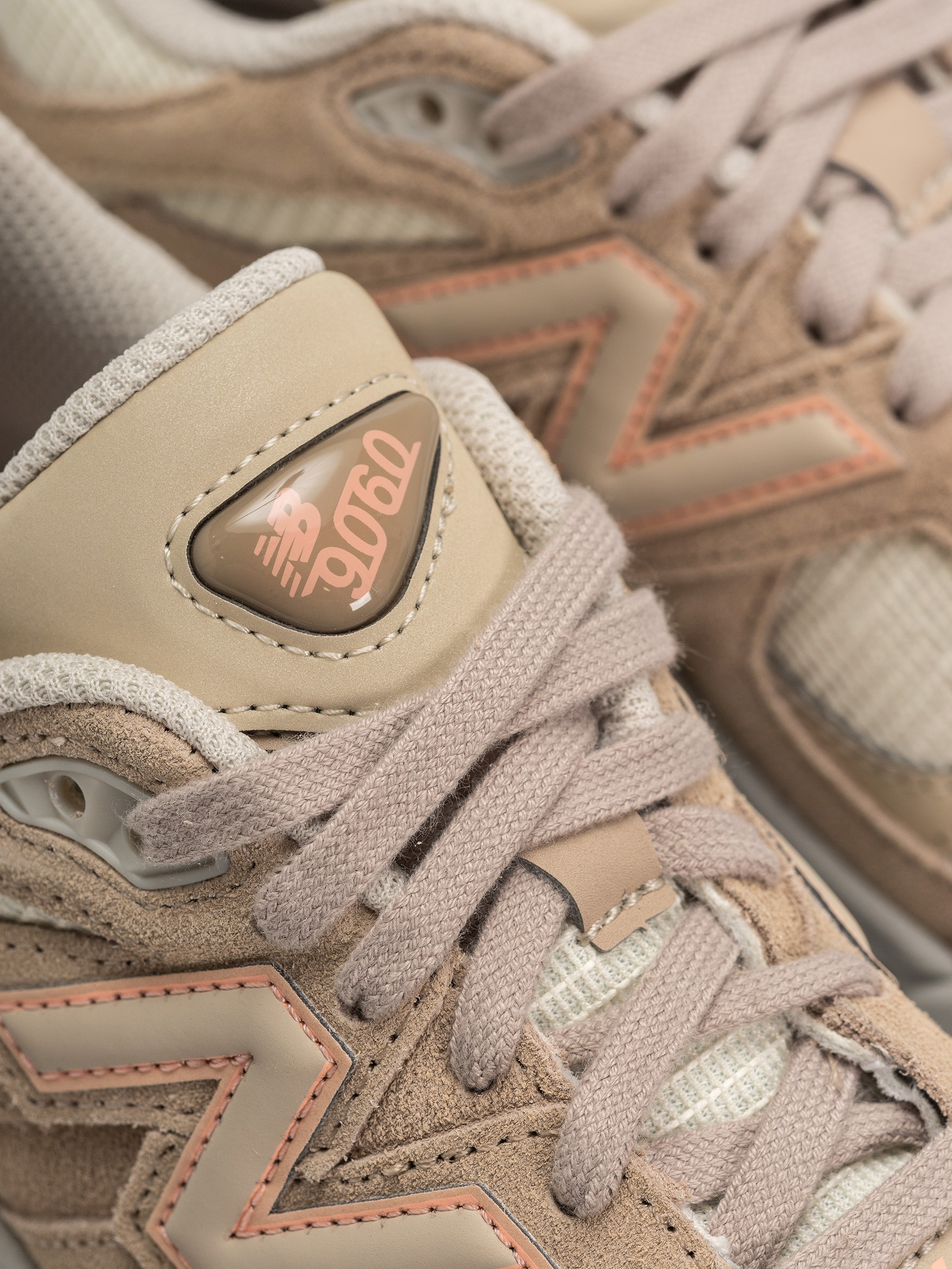 Buty New Balance 9060 JR (mindful grey/pink lemonade)