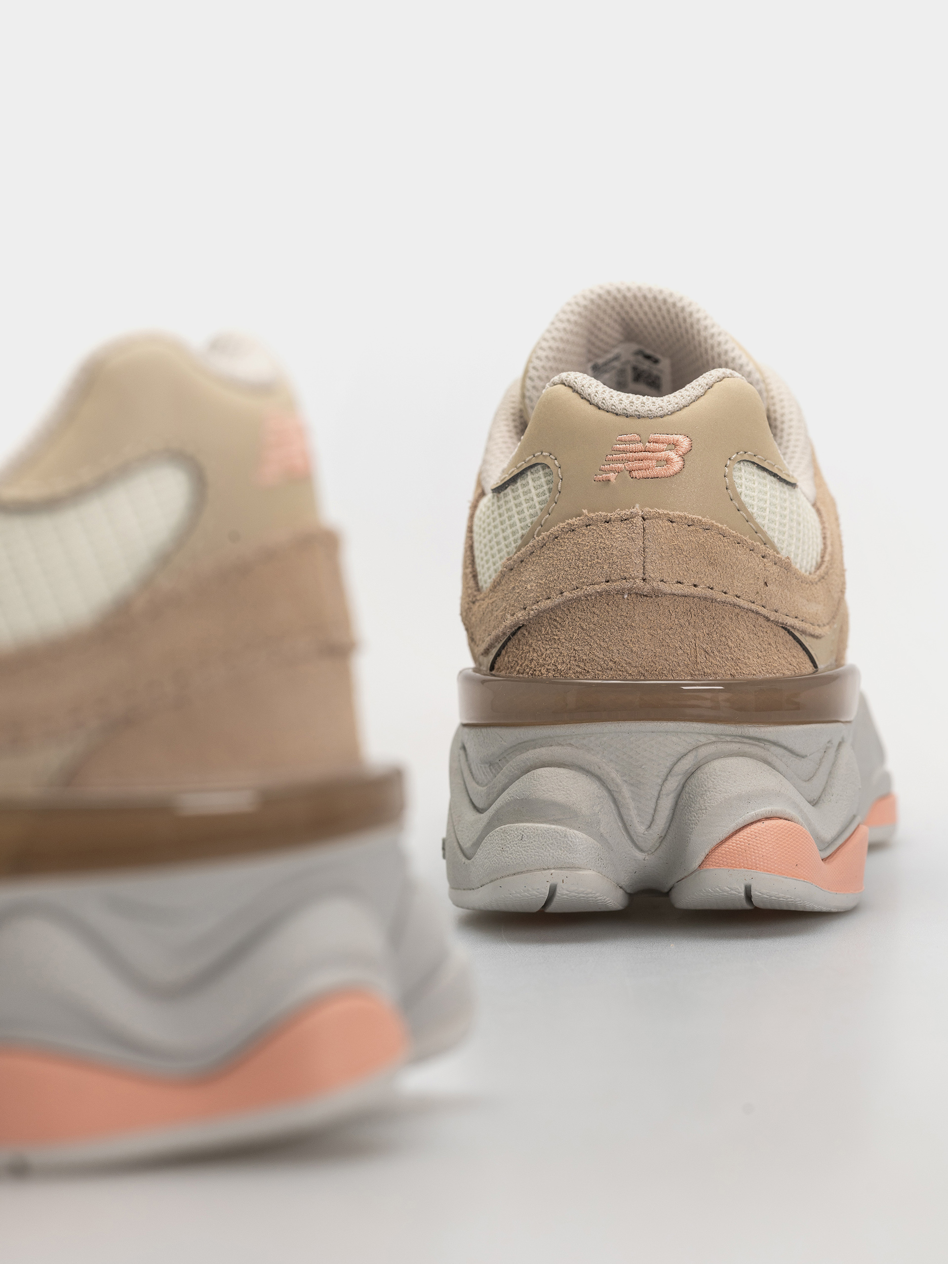 Buty New Balance 9060 JR (mindful grey/pink lemonade)