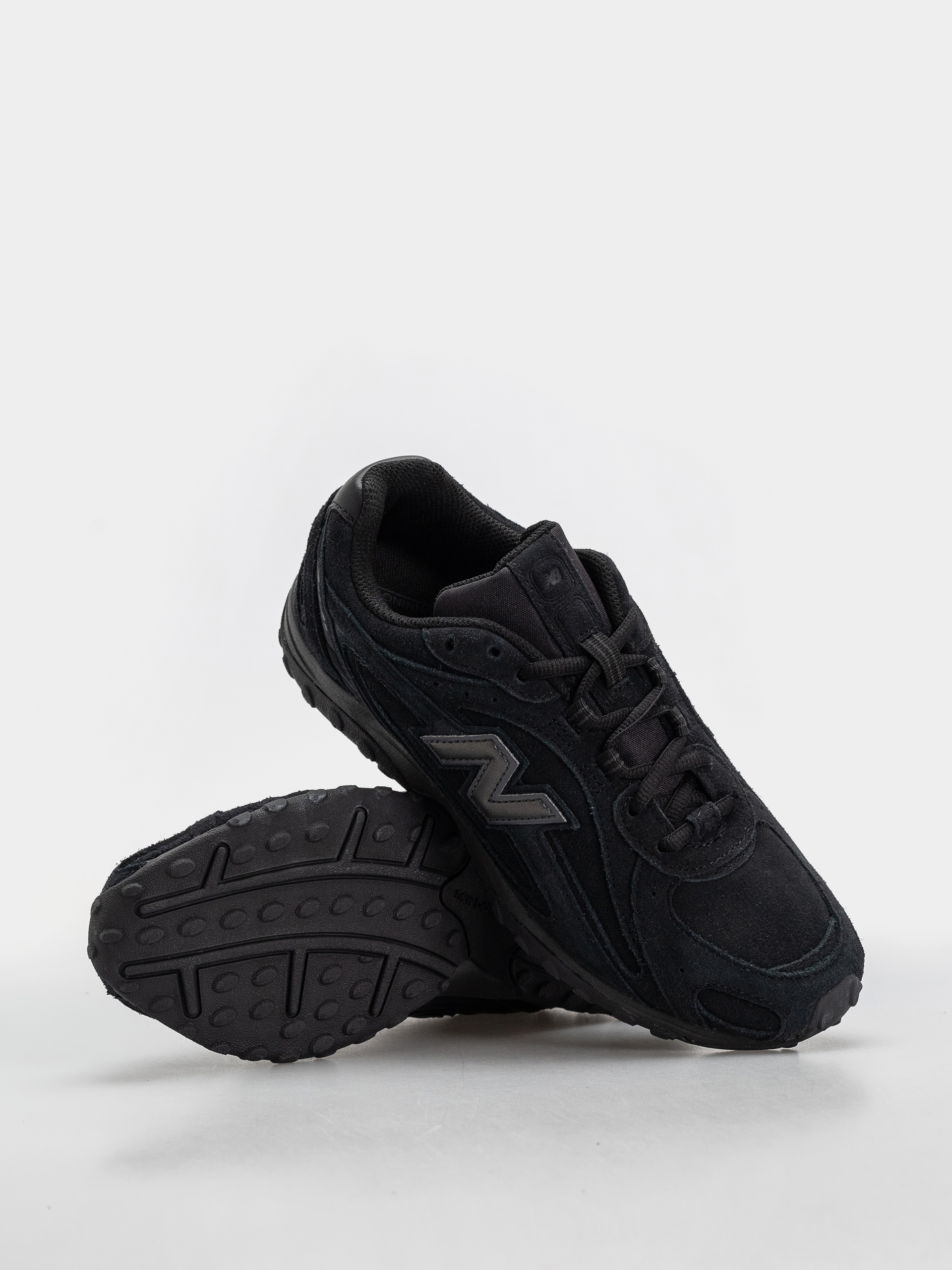 Buty New Balance 204L (black/black cement)