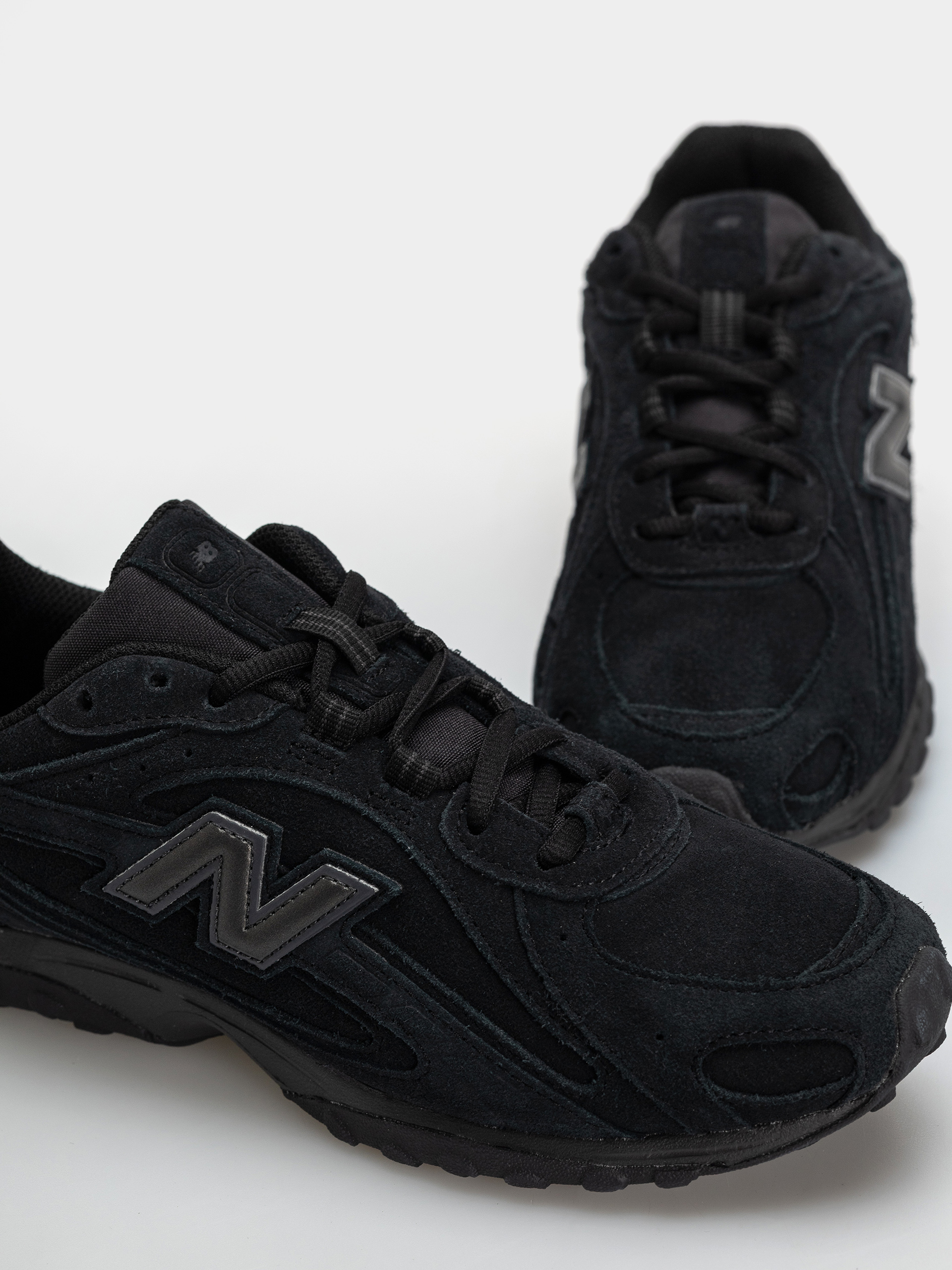 Buty New Balance 204L (black/black cement)