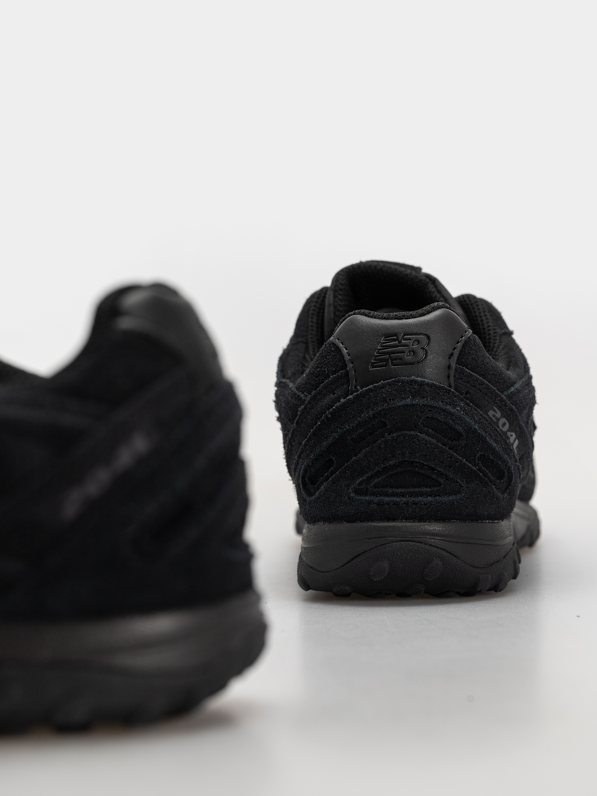 Buty New Balance 204L (black/black cement)