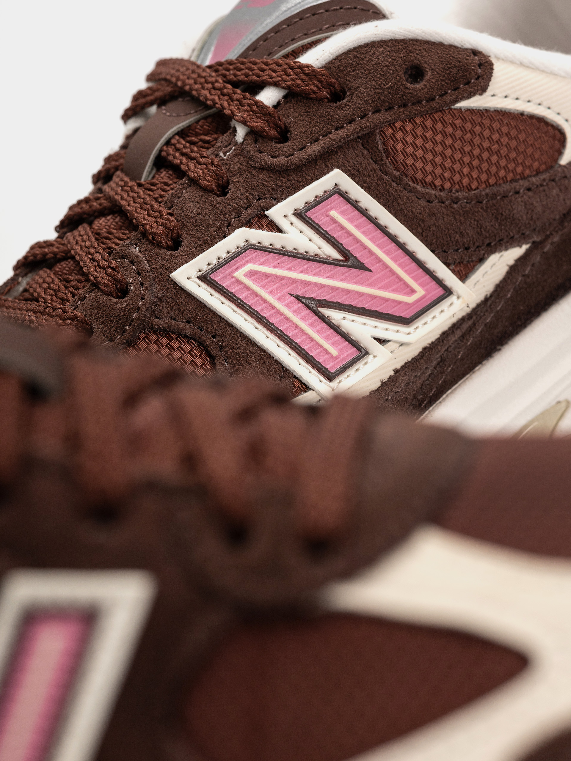 Buty New Balance 2010 (pumpernickel/pink eraser)