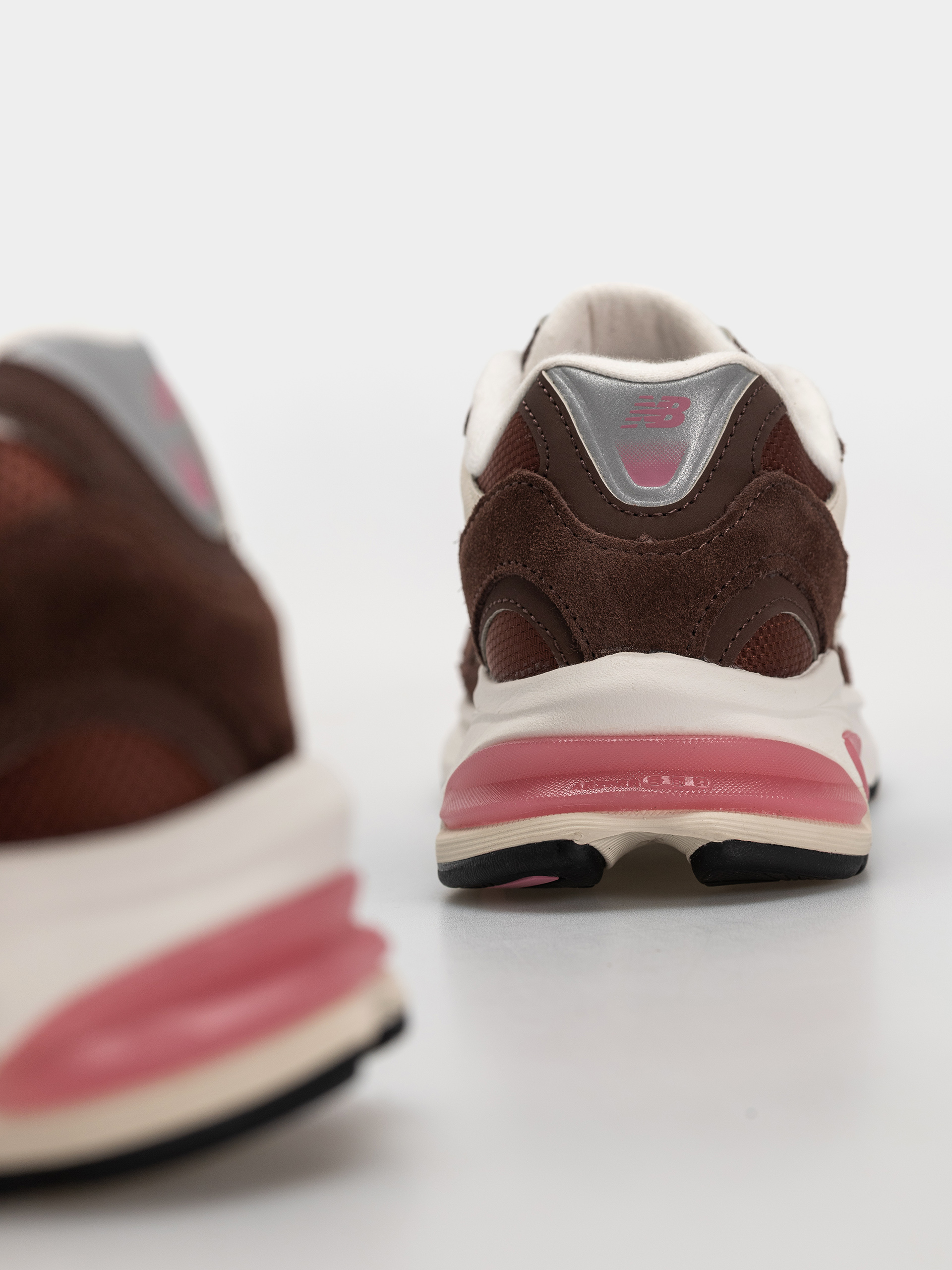 Buty New Balance 2010 (pumpernickel/pink eraser)