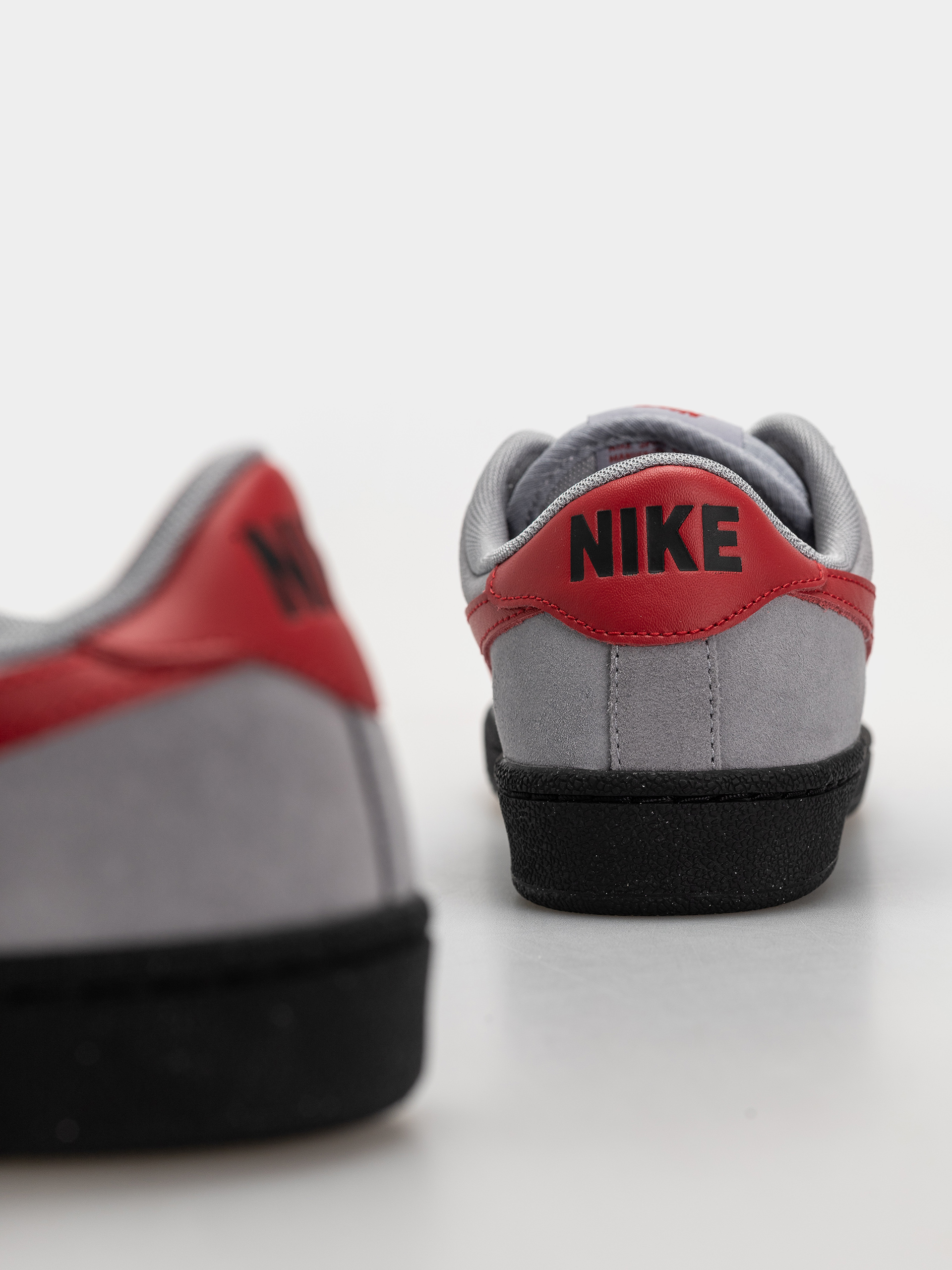 Buty Nike SB Zoom Tennis Classic (stealth/gym red black)