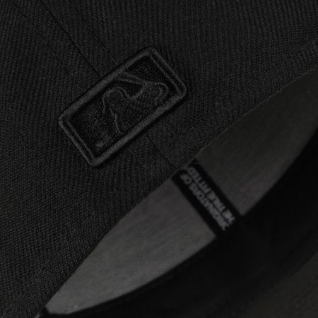 Czapka z daszkiem New Era Neyyan (black/black)