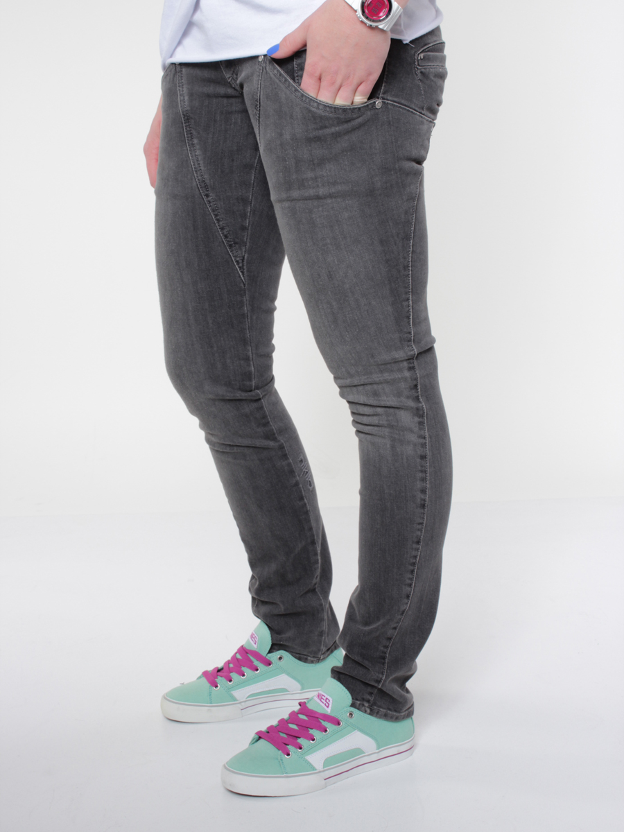 Spodnie Nikita Crush Jeans Wmn (blackbird)
