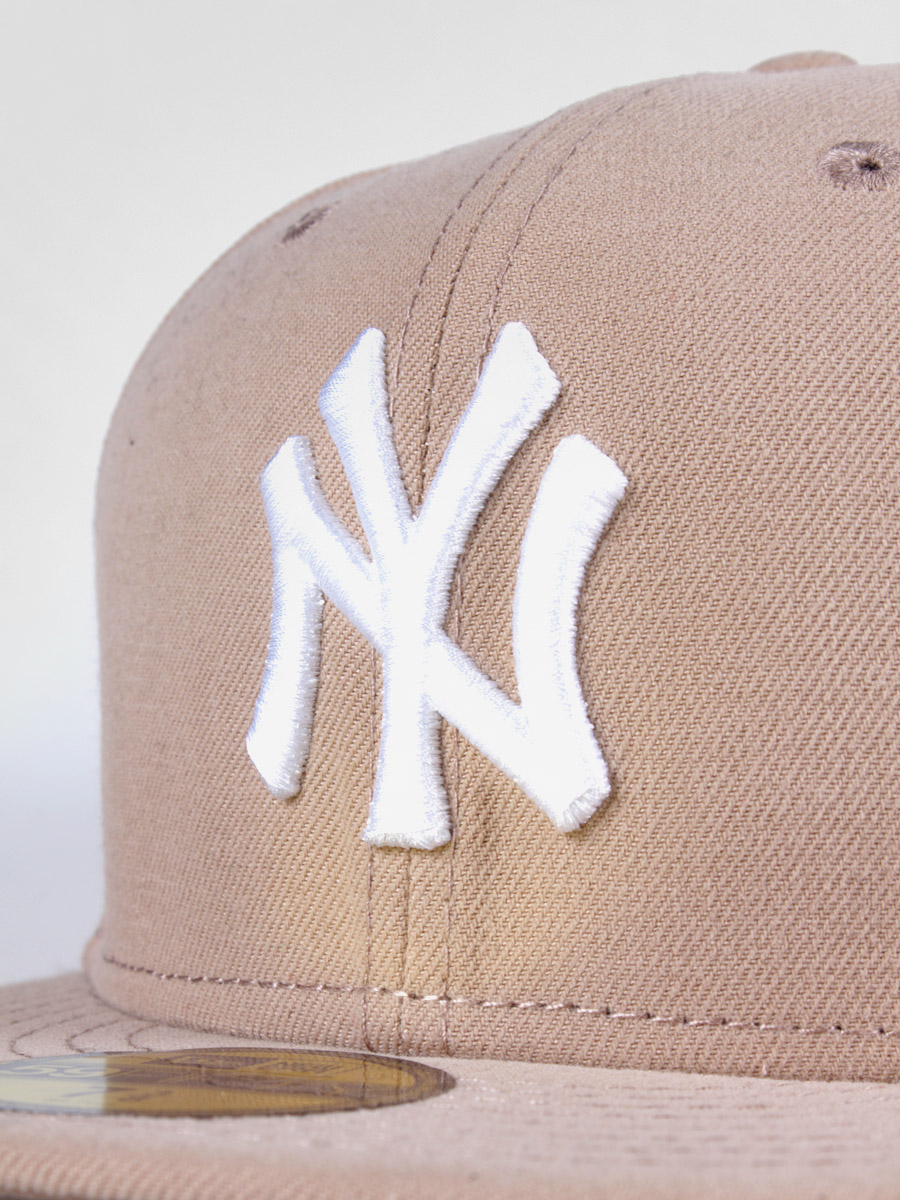 Czapka z daszkiem New Era NEYYAN (camel/white)