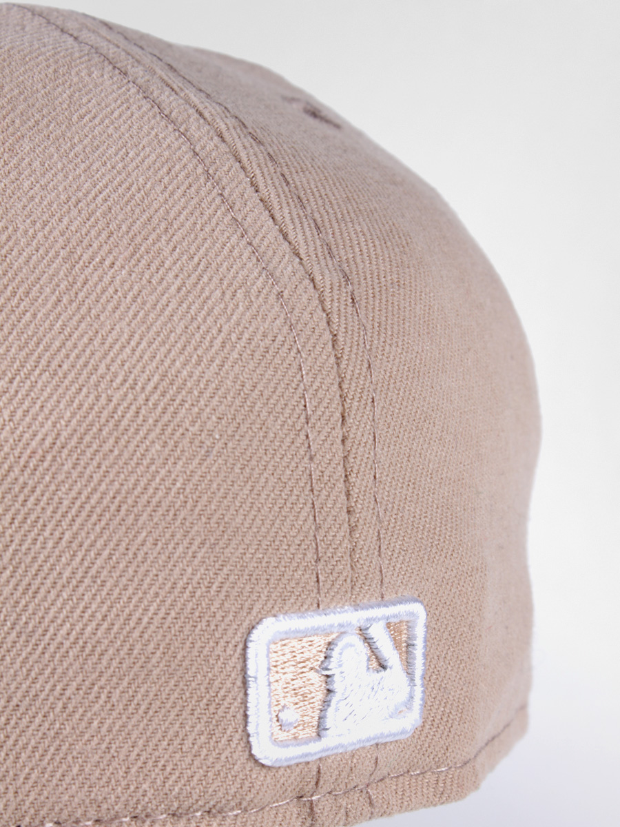 Czapka z daszkiem New Era NEYYAN (camel/white)