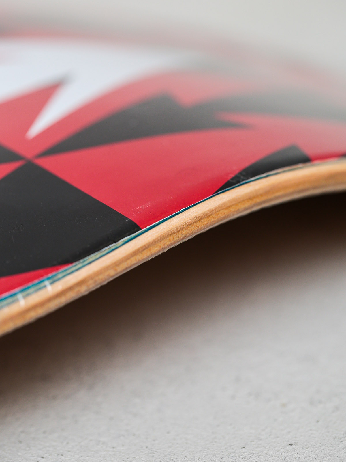 Deck Stereo Arrow Pattern (red)