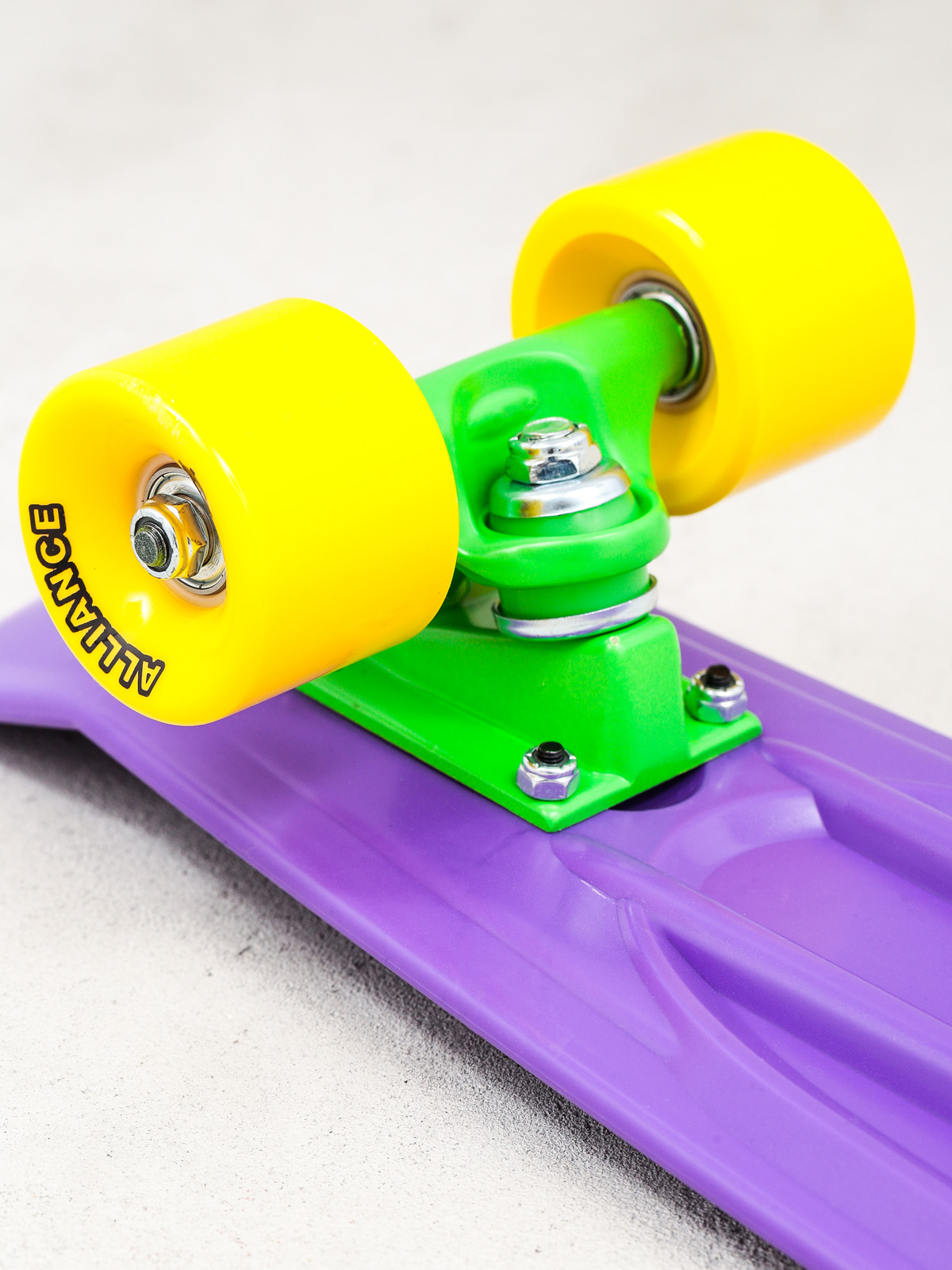 Deskorolka cruiser Alliance 01 (purple/yellow/green)