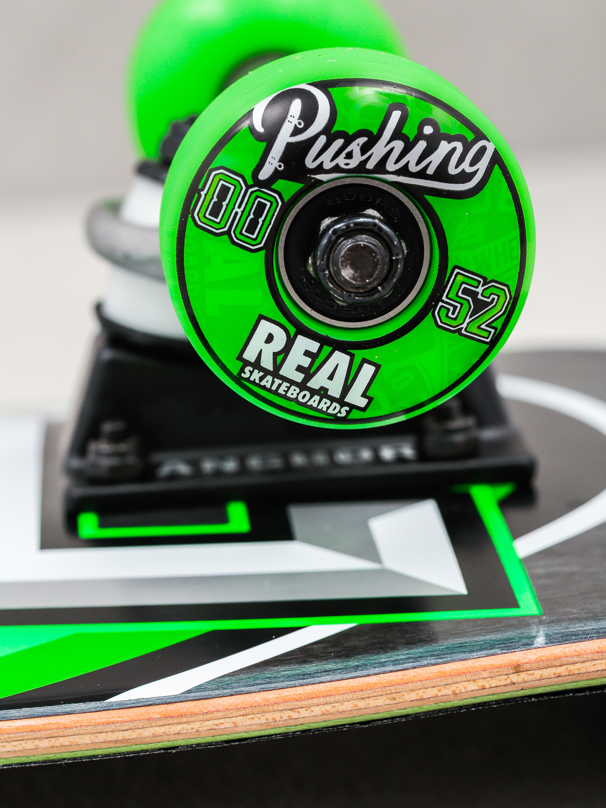 Deskorolka Real Alumni (black/green)