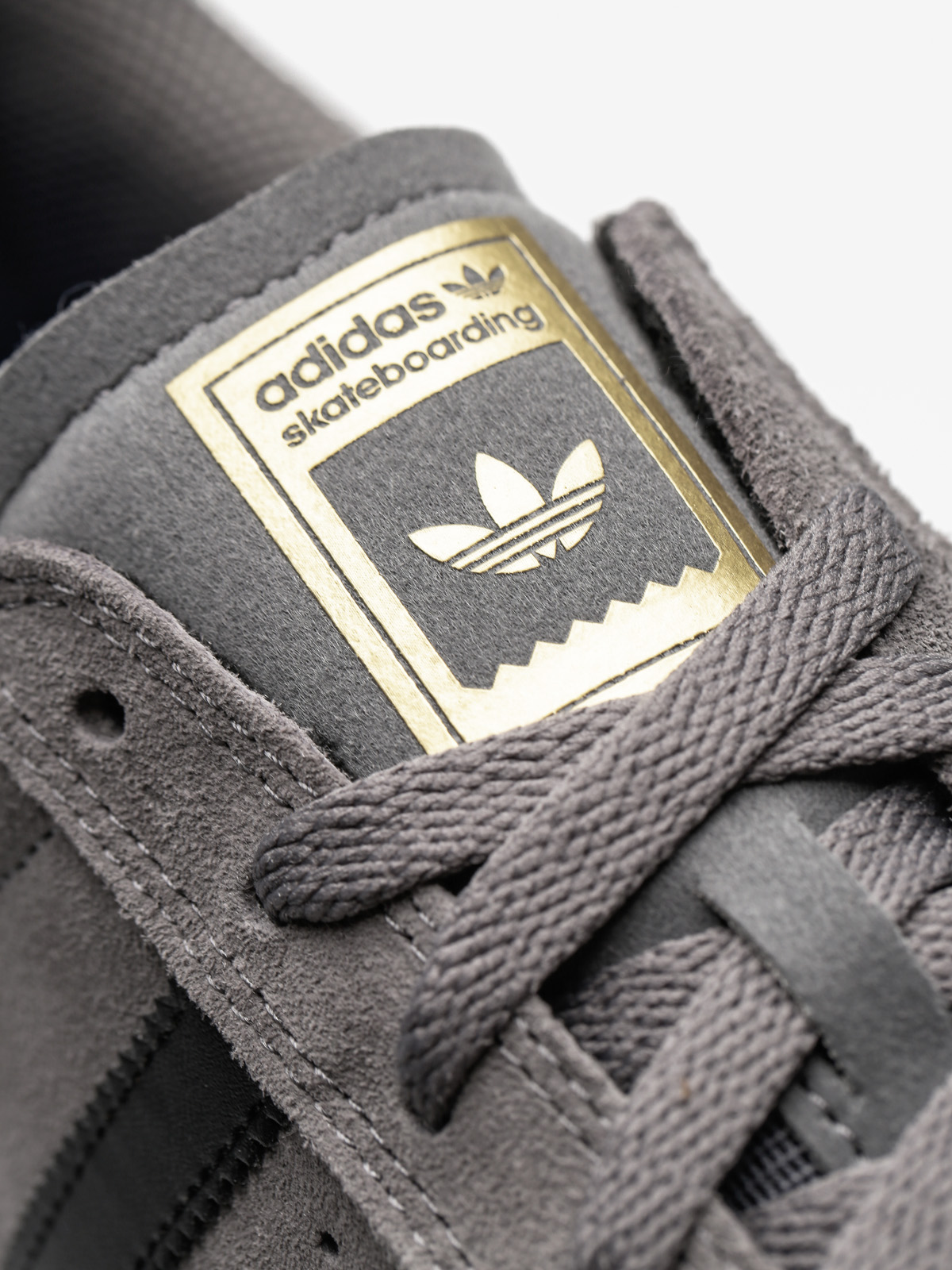 Buty adidas Superstar Vulc Adv (grey four f17/core black/gold met)