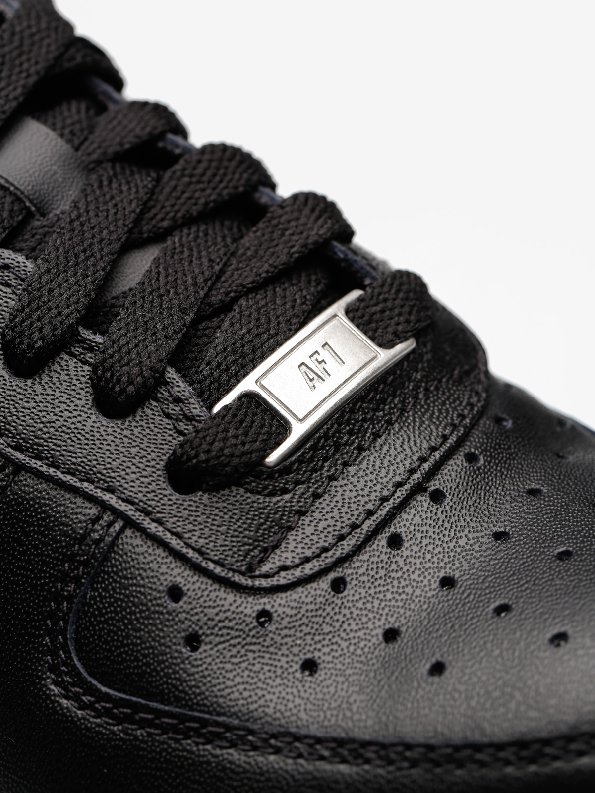 Buty Nike Air Force 1 07 Wmn (black/black)