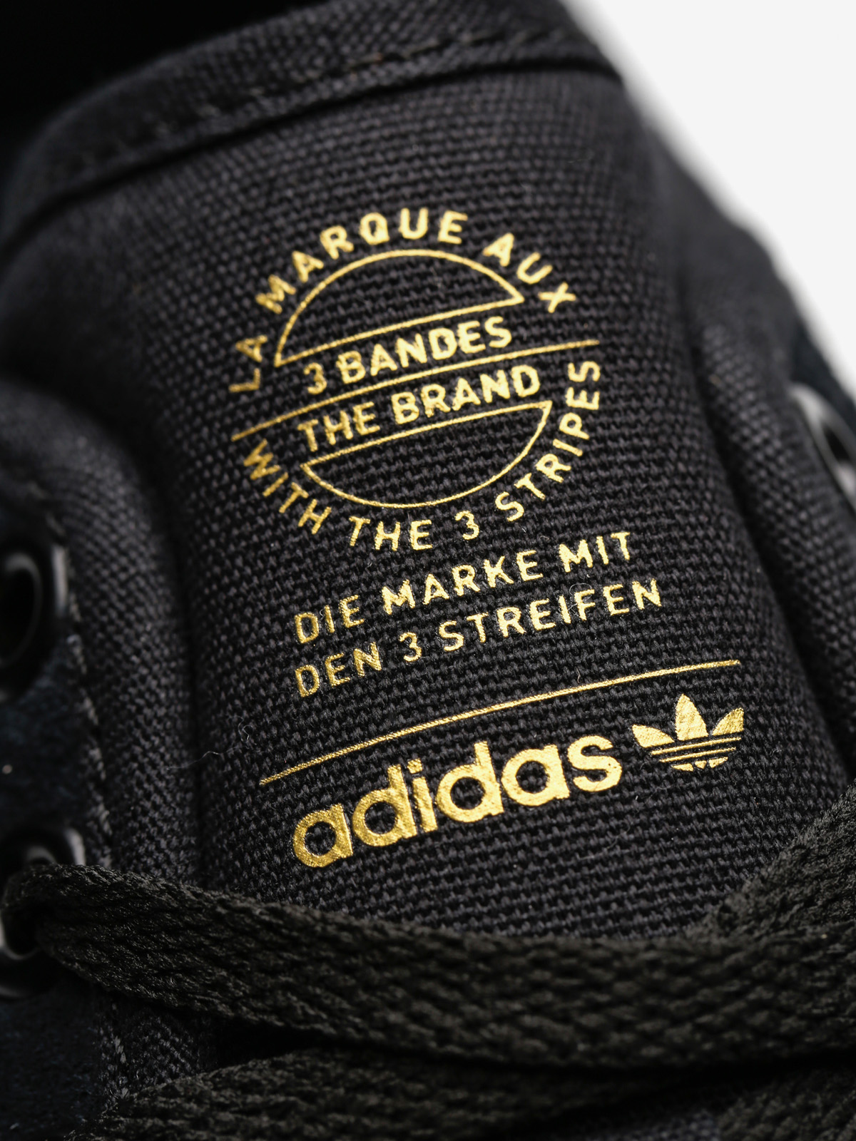 Buty adidas Matchcourt (core black/scarlet/ftwr white)