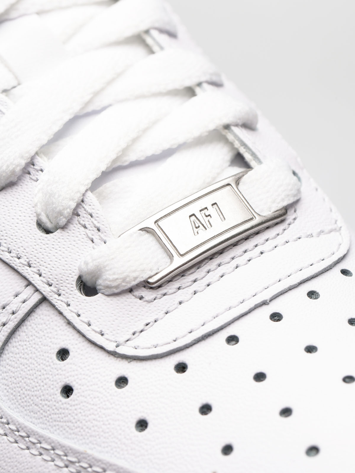 Buty Nike Air Force 1 07 Wmn (white/white)