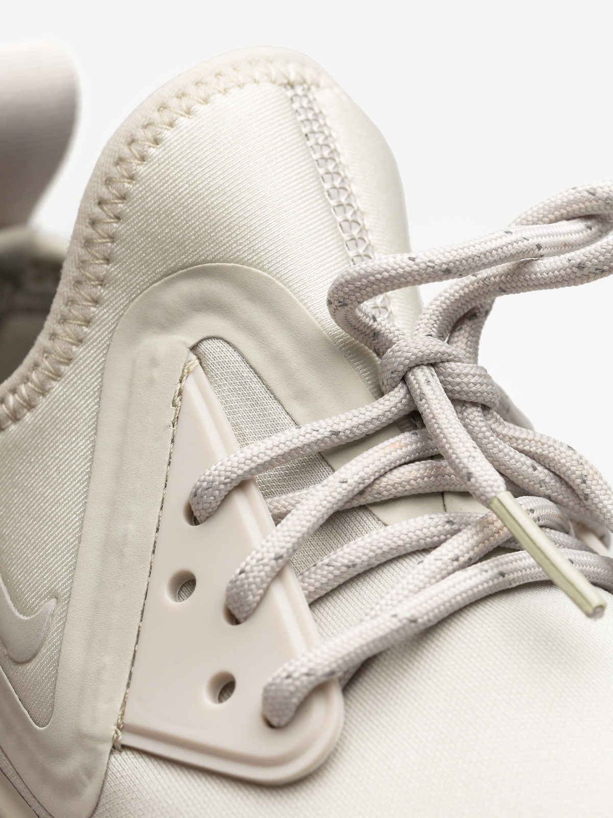 Buty Nike Lunarcharge Essential Wmn (light bone/light bone cool grey)