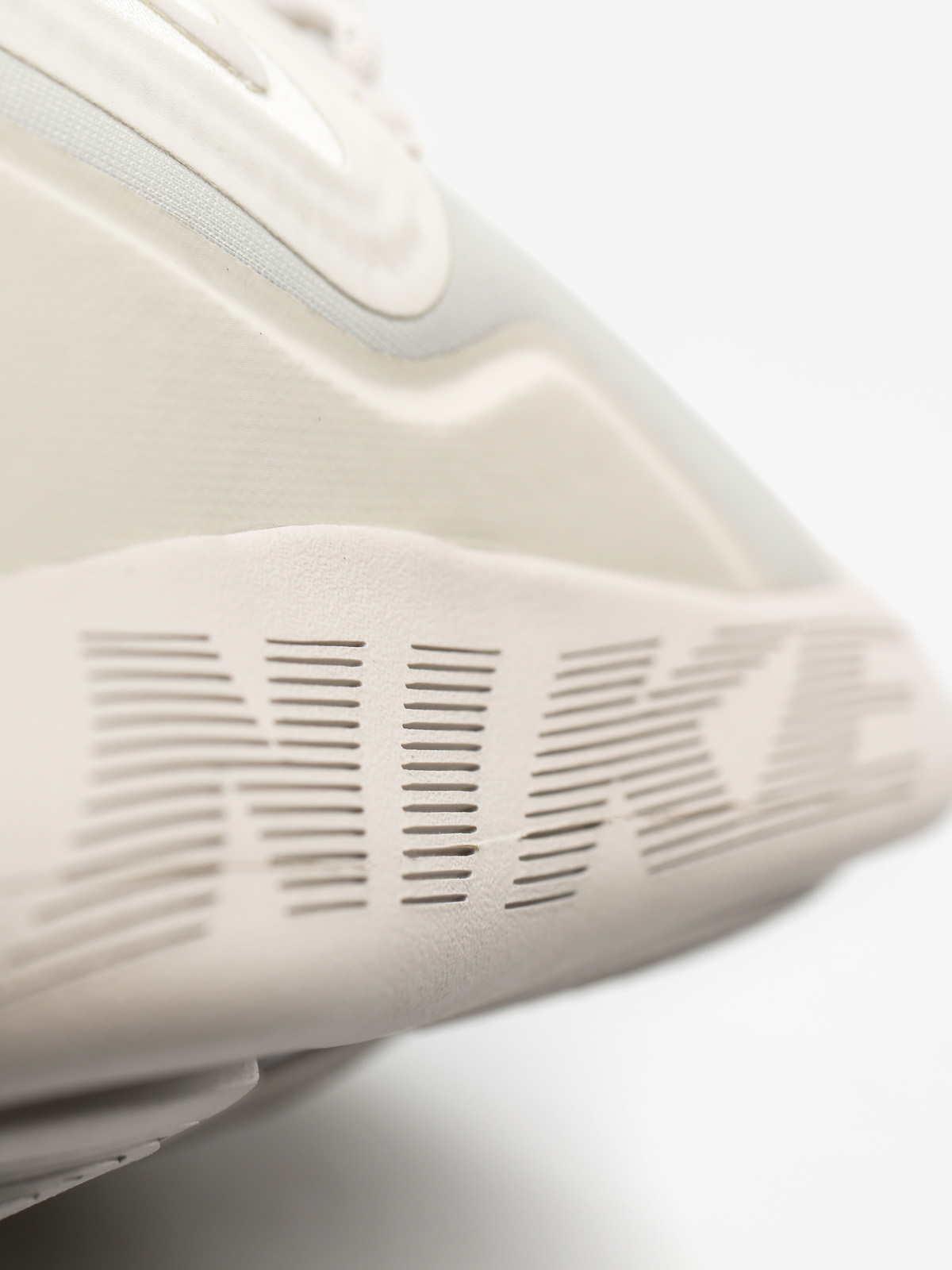 Buty Nike Lunarcharge Essential Wmn (light bone/light bone cool grey)