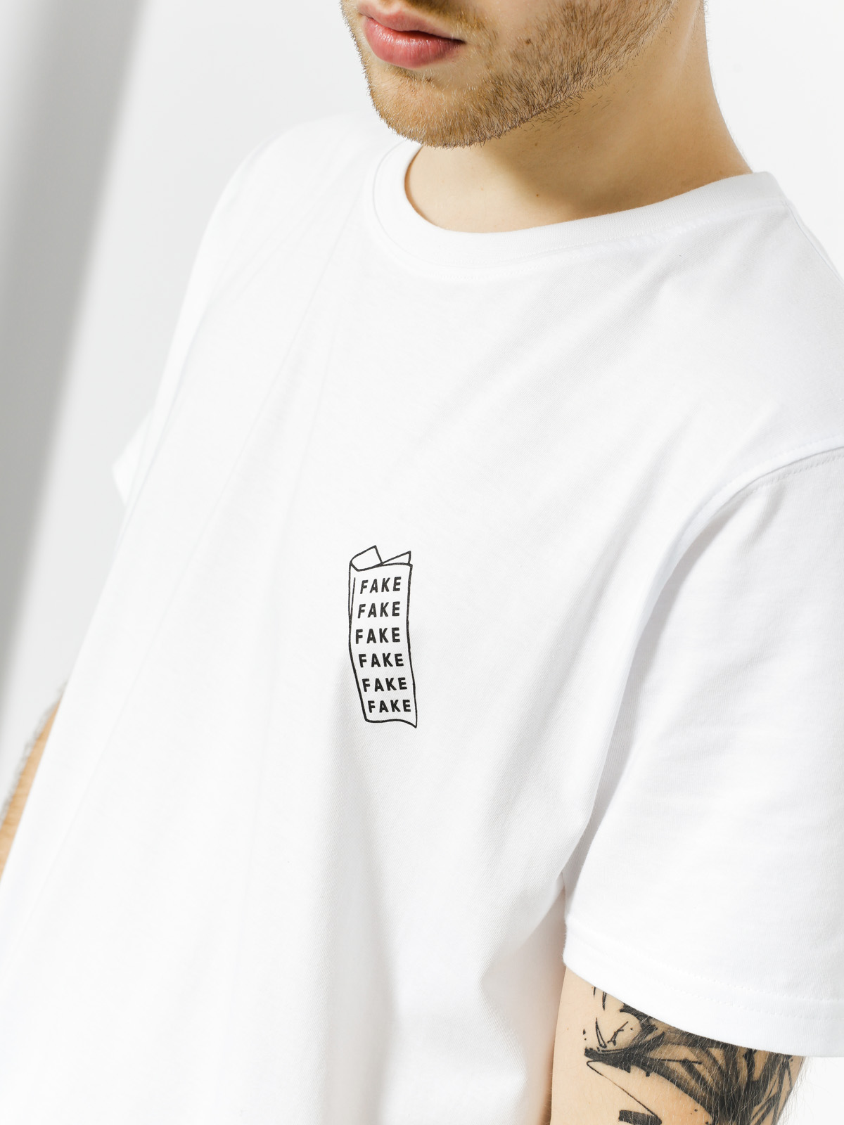 T-shirt Intruz Fake (white)