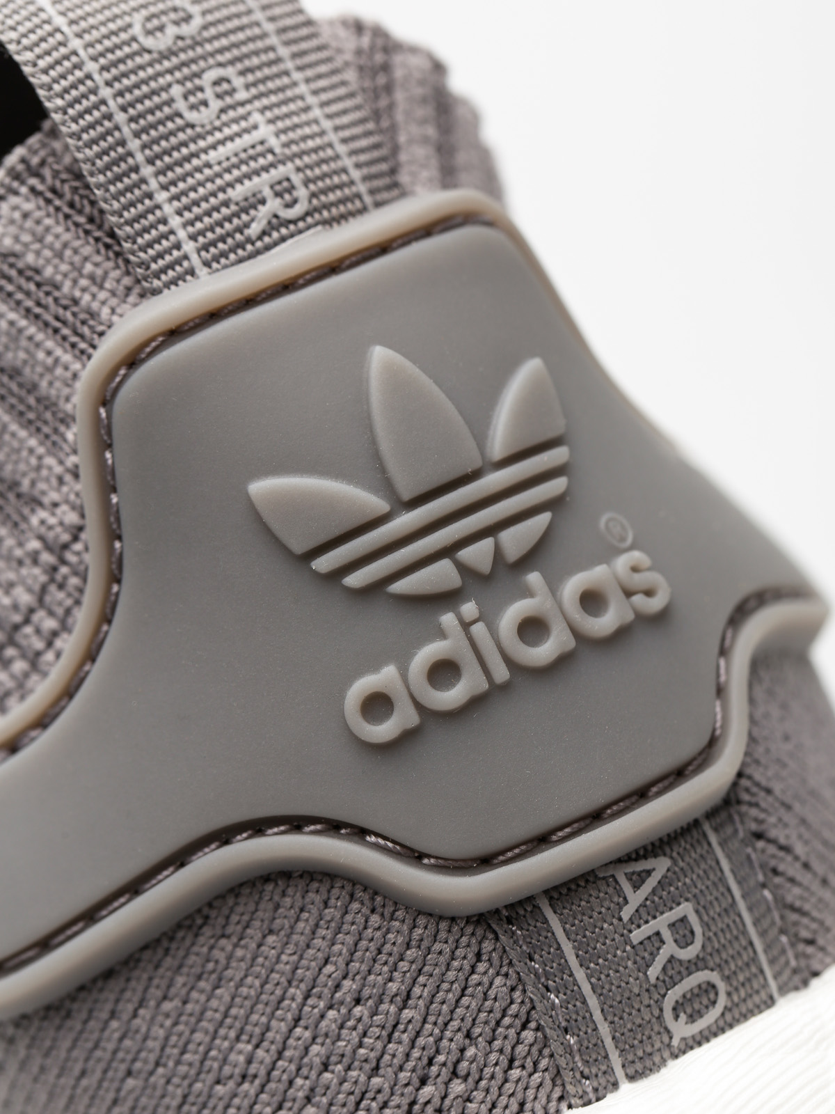 Buty adidas Nmd R1 Pk Wmn (grey three f17/grey three f17/ftwr white)