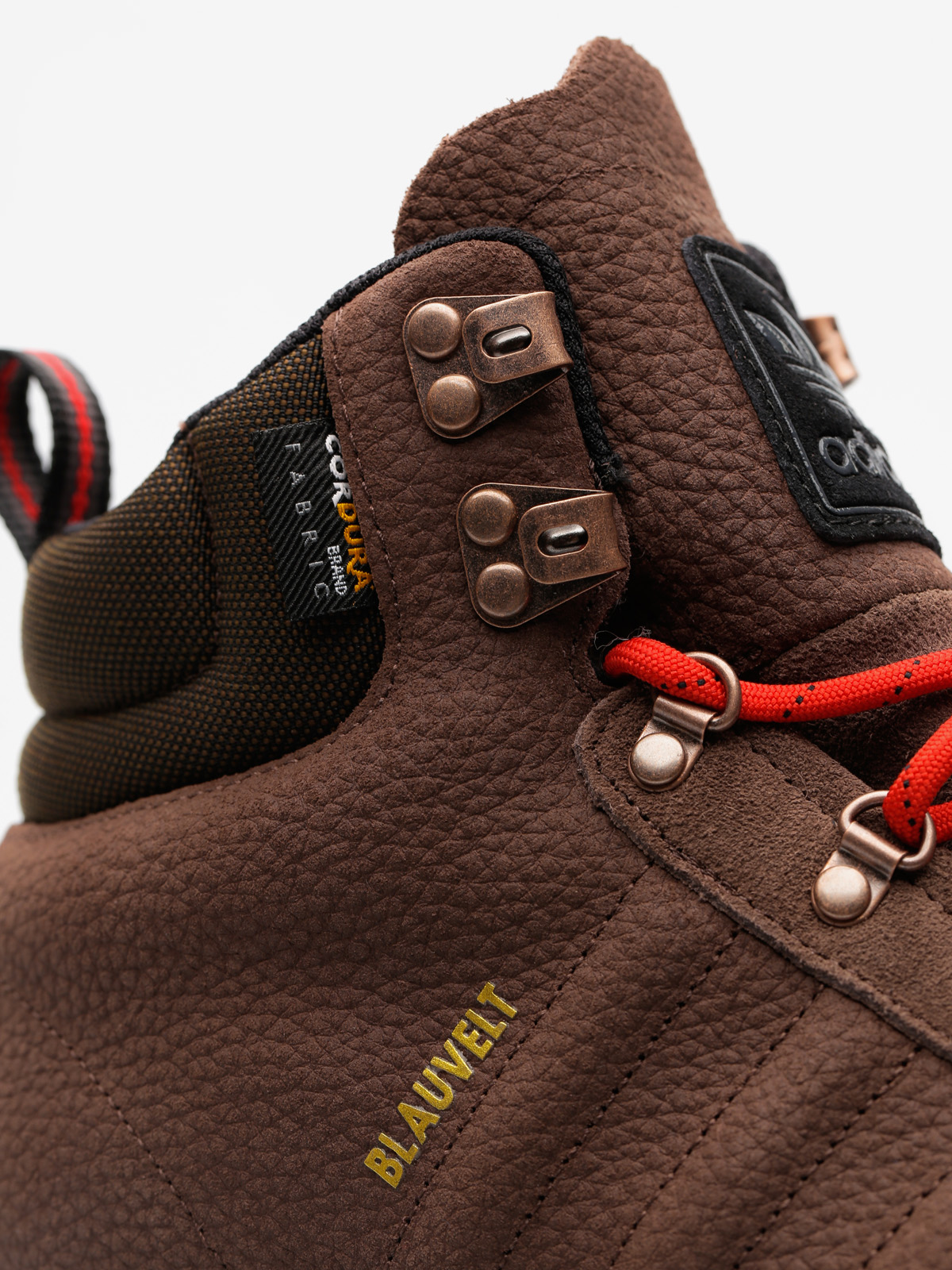 Buty zimowe adidas Jake Boot 2.0 (brown/scarle/cblack)