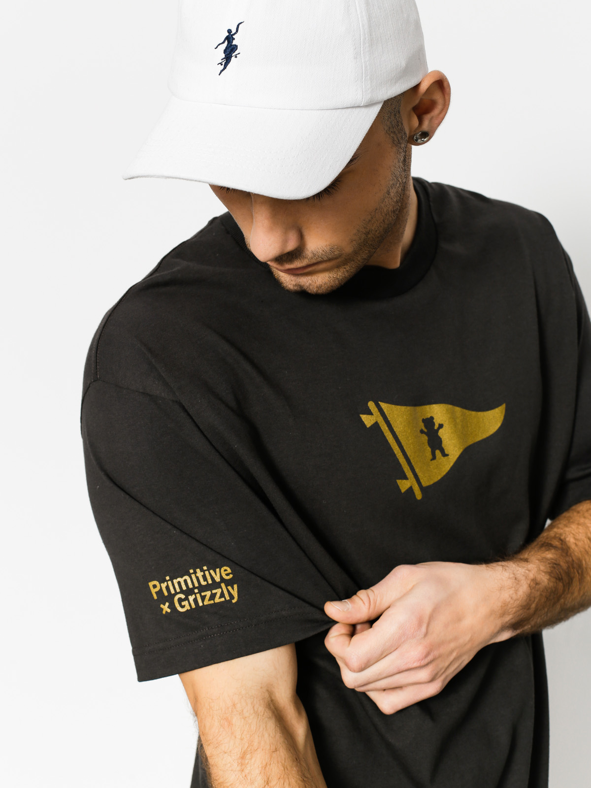 T-shirt Primitive x Grizzly Griptape Bear Pennant (vintage black)