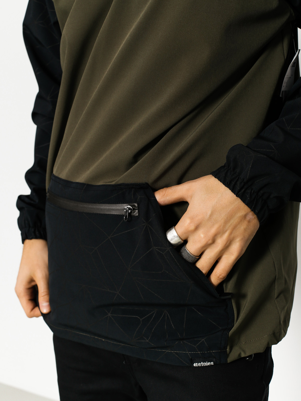 etnies packed anorak