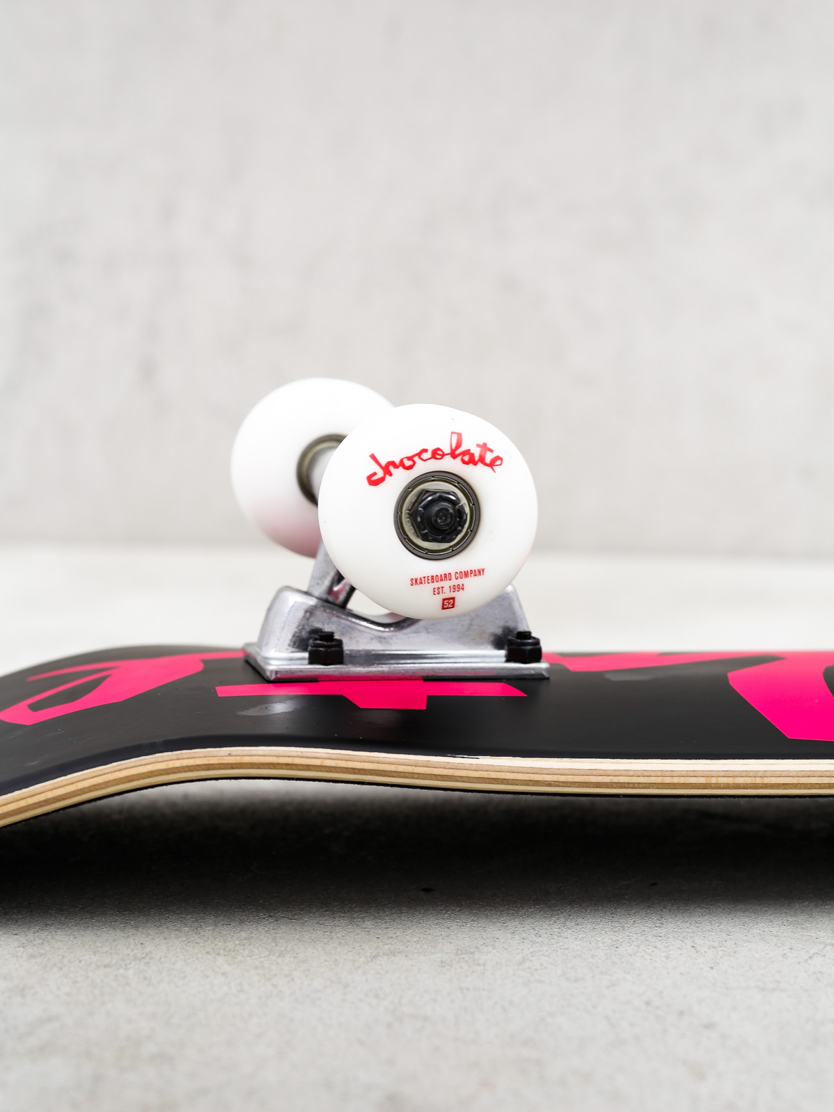 Deskorolka Chocolate Tershy Orig Chunk (black/pink)