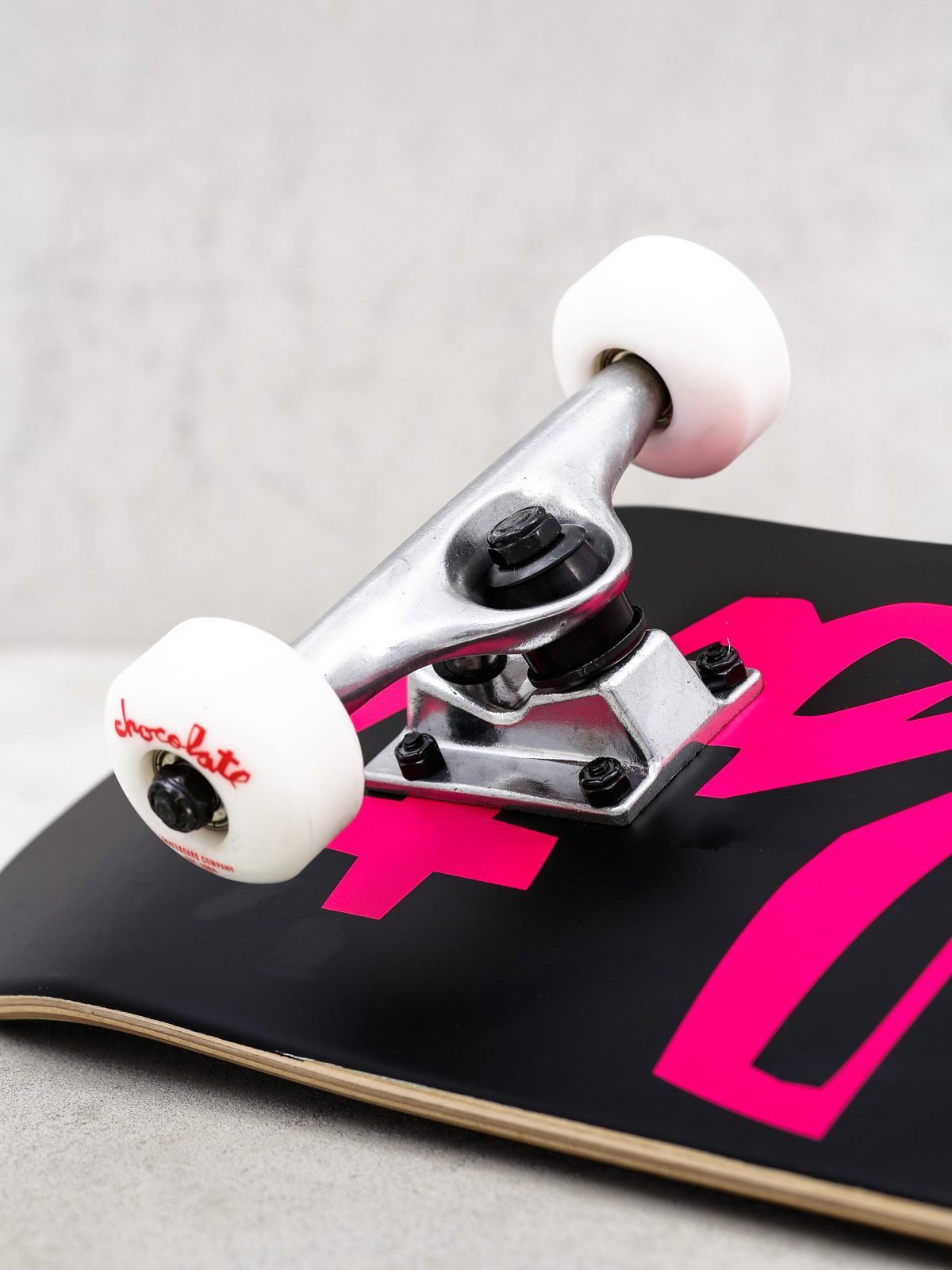 Deskorolka Chocolate Tershy Orig Chunk (black/pink)