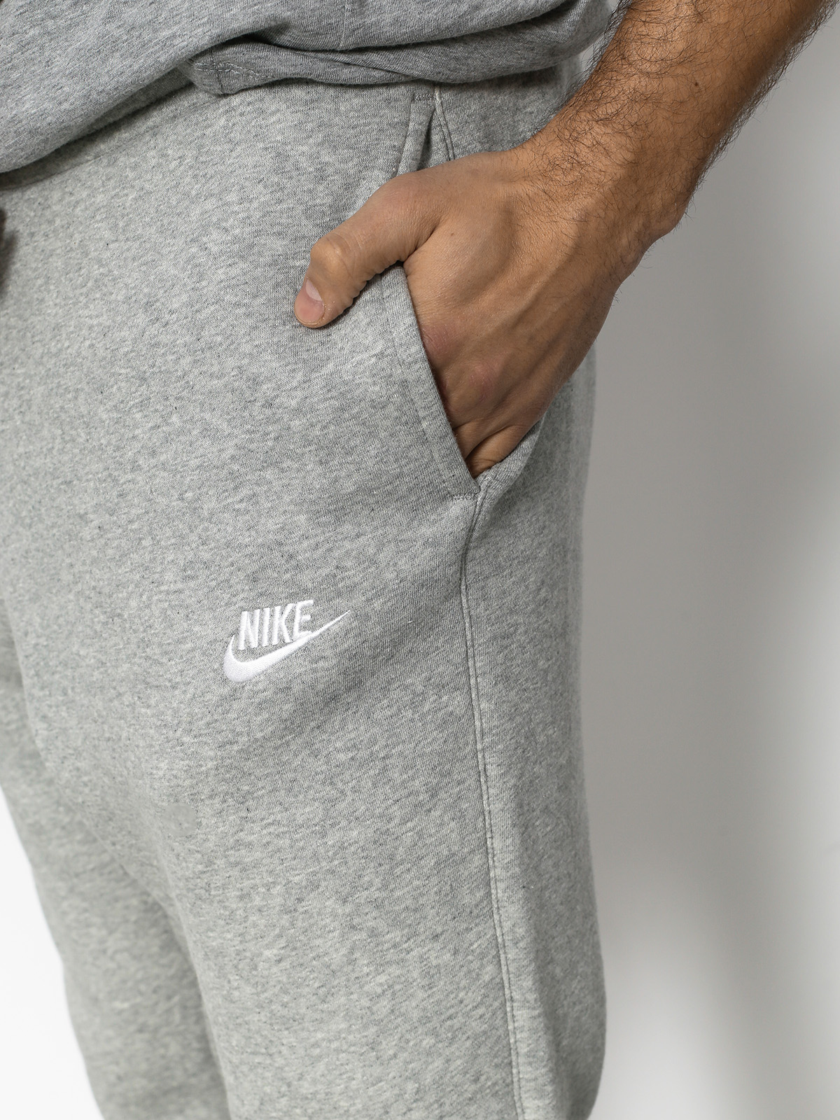 Spodnie Nike Club Jogger (dk grey heather/white)