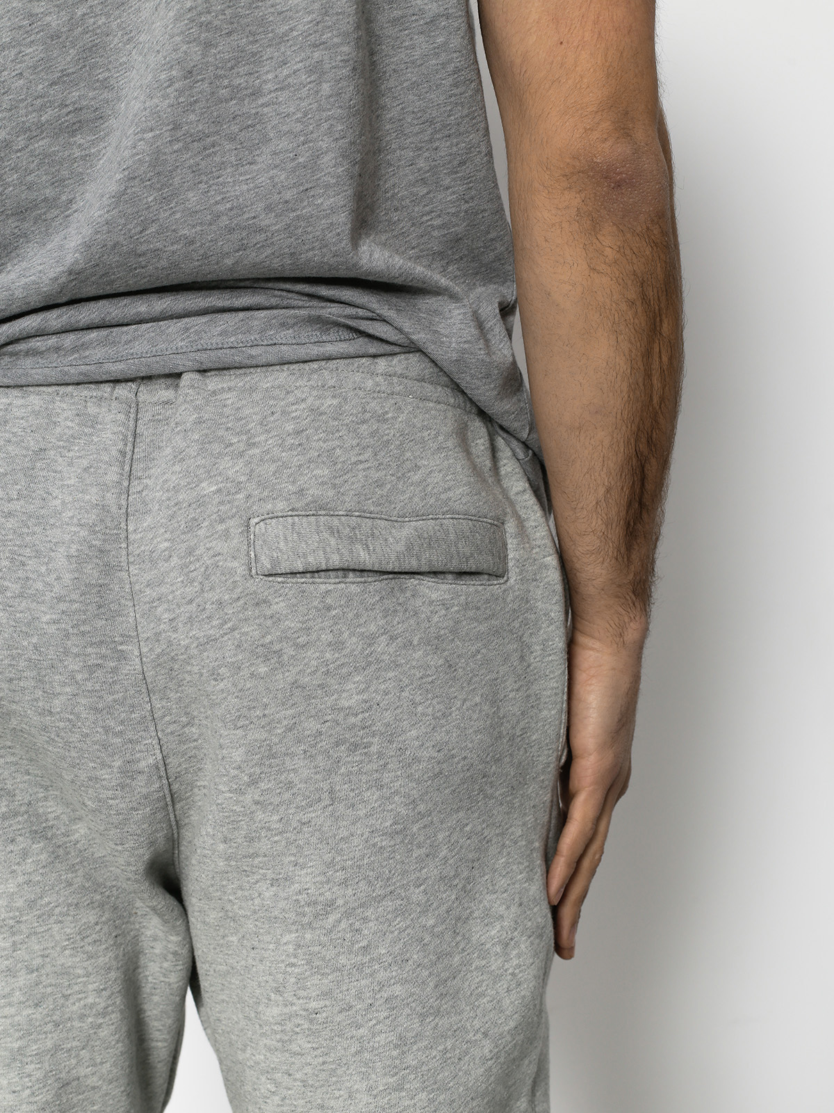 Spodnie Nike Club Jogger (dk grey heather/white)