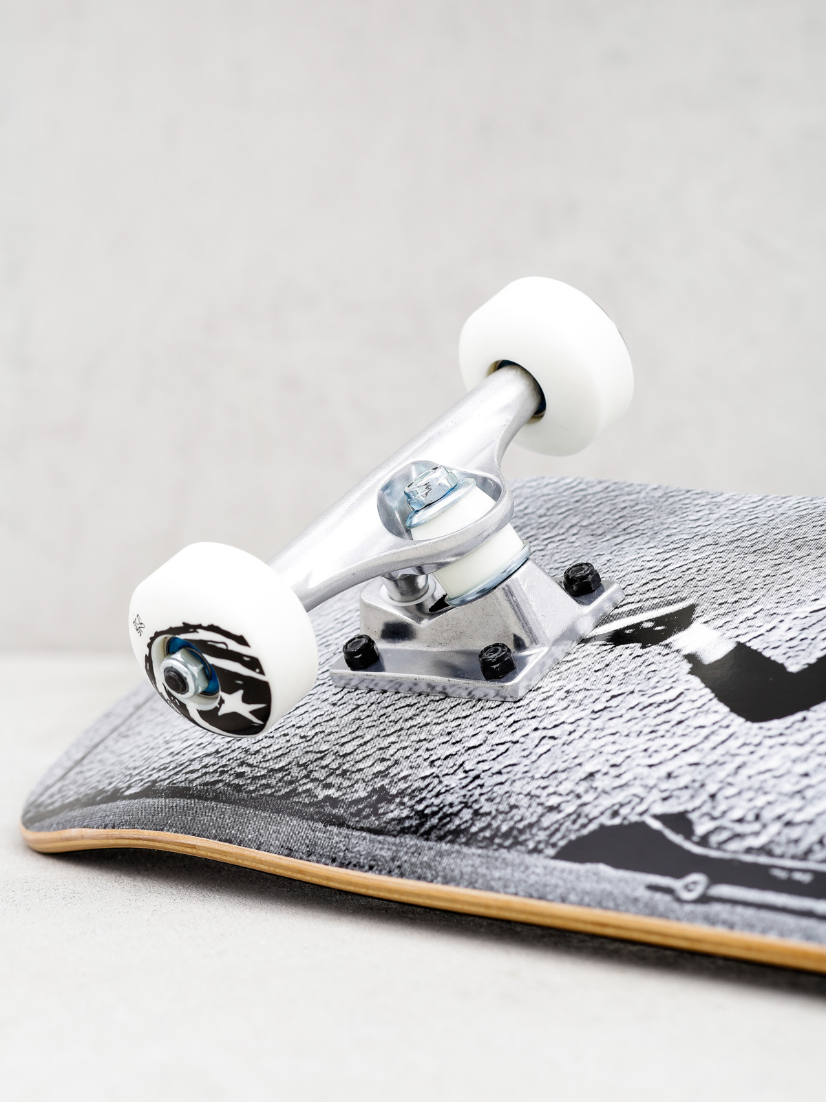 Deskorolka Foundation Jgb Push (black/white)