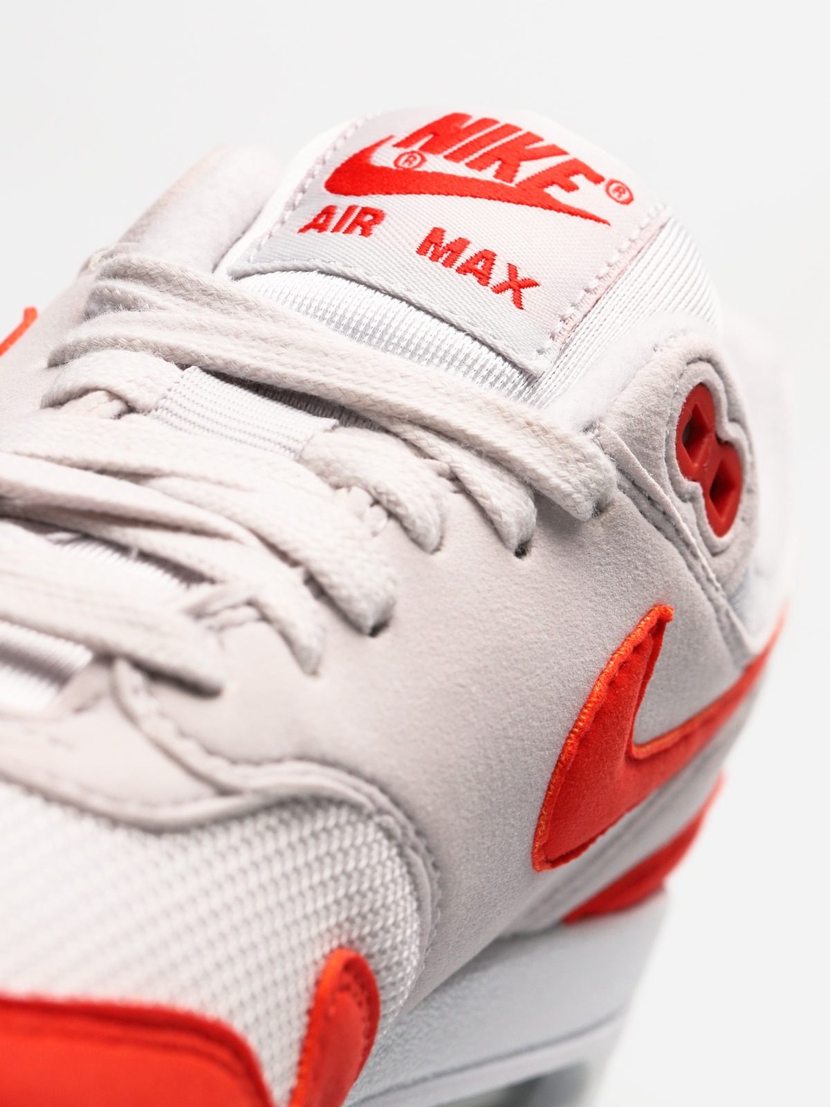 Buty Nike Air Max 1 Wmn (vast grey/habanero red)