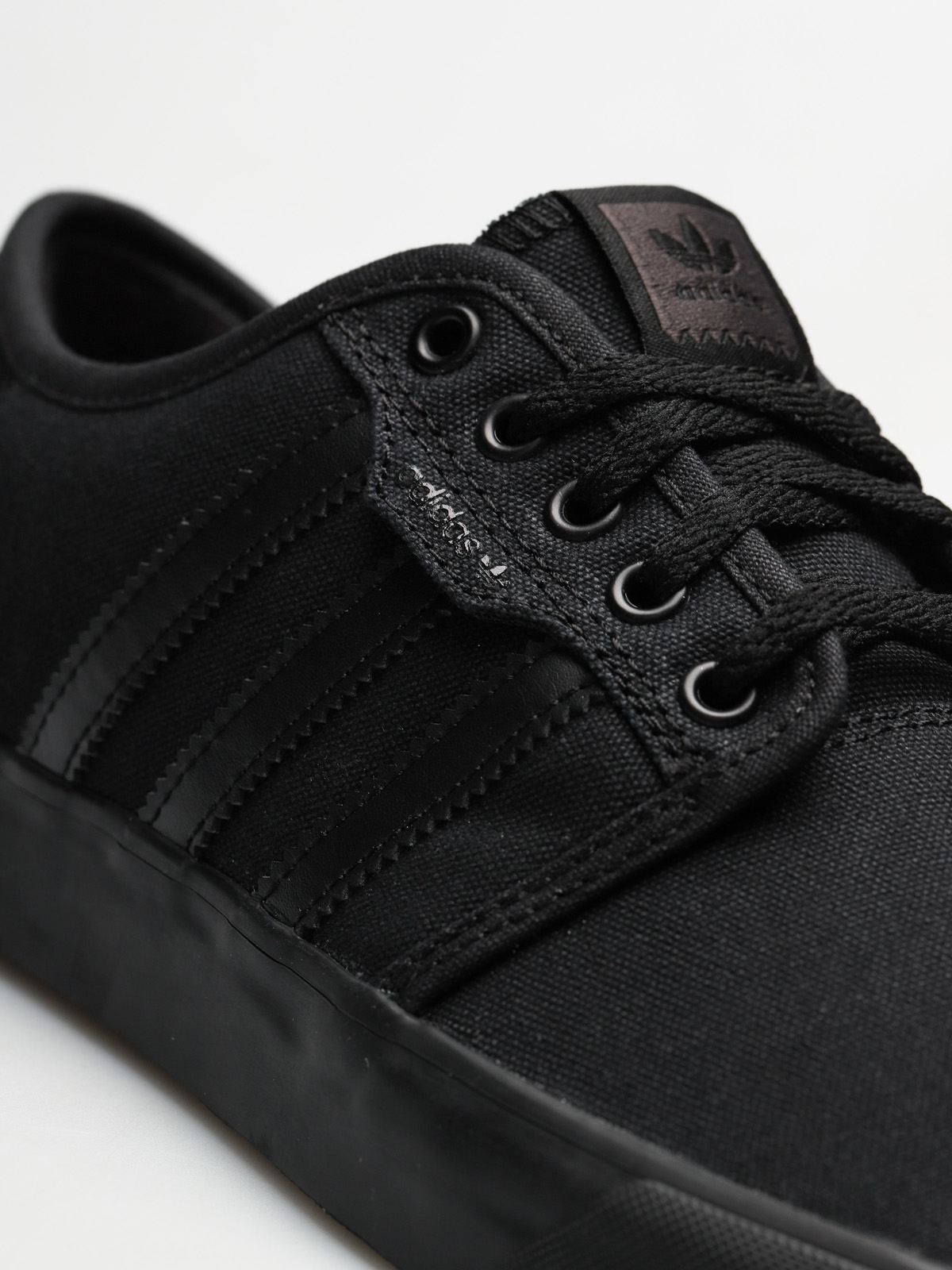Buty adidas Seeley (core black/core black/core black)
