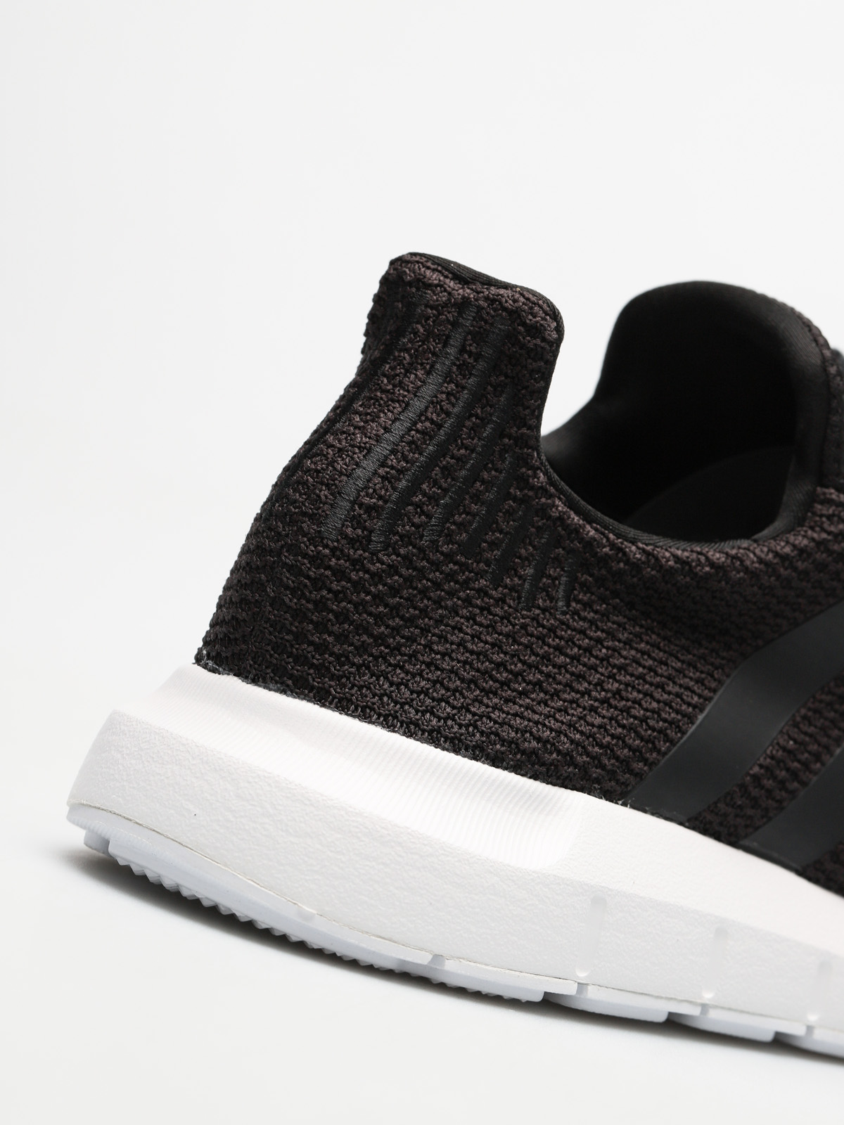 Buty adidas Originals Swift Run (core black/core black/ftwr white)