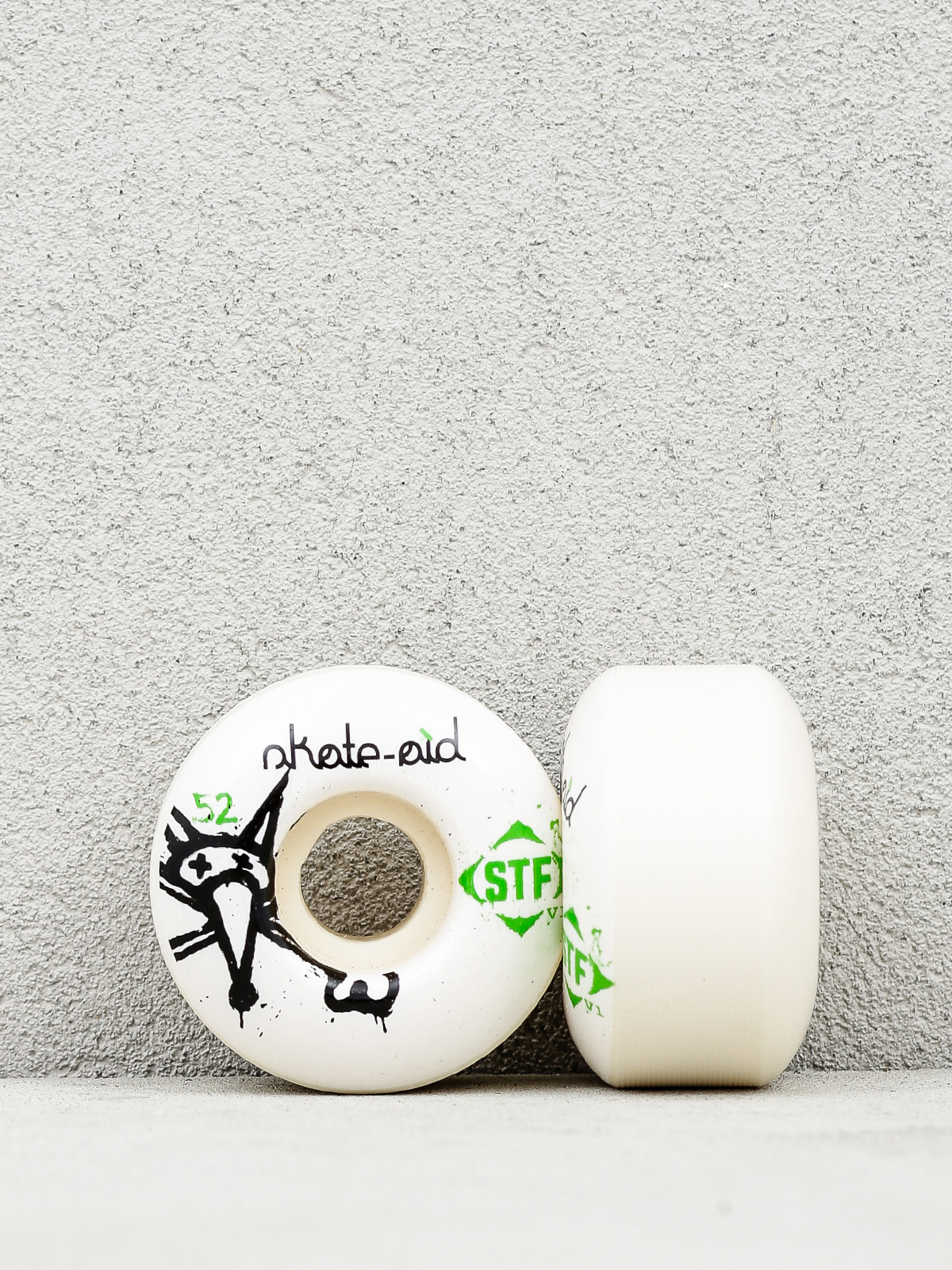 Kółka Bones Skate Aid Collab Formula V1 (white)