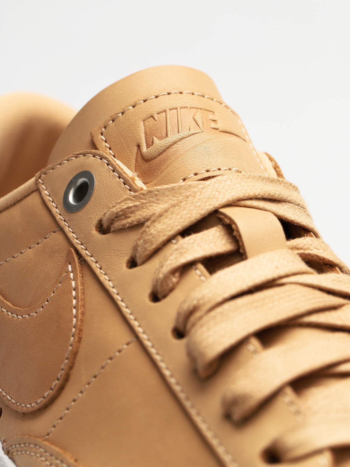 Buty Nike Blazer Low Se Premium Wmn (vachetta tan/vachetta tan white)